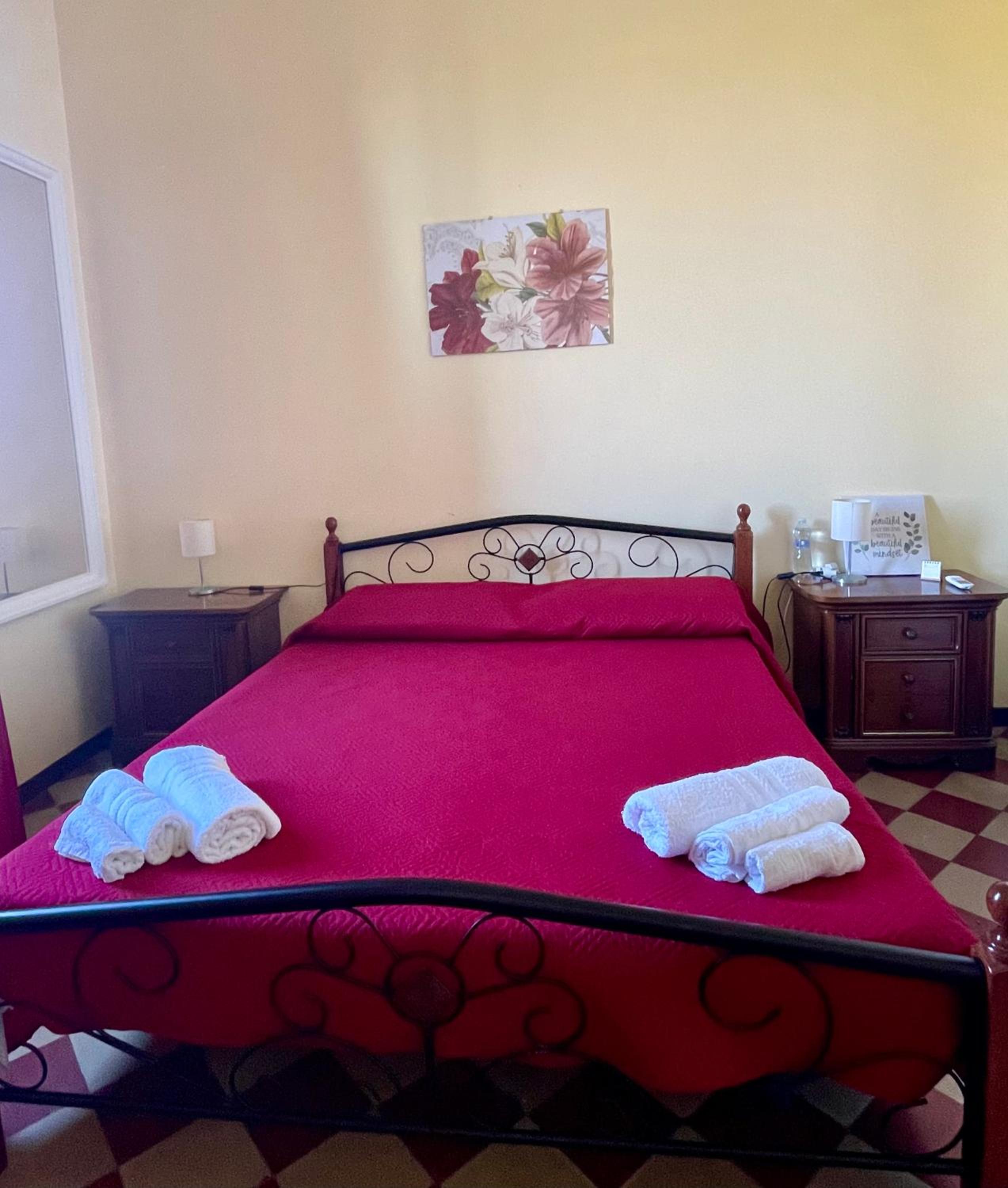 Studio Apartment with One Double Bed photo 2
