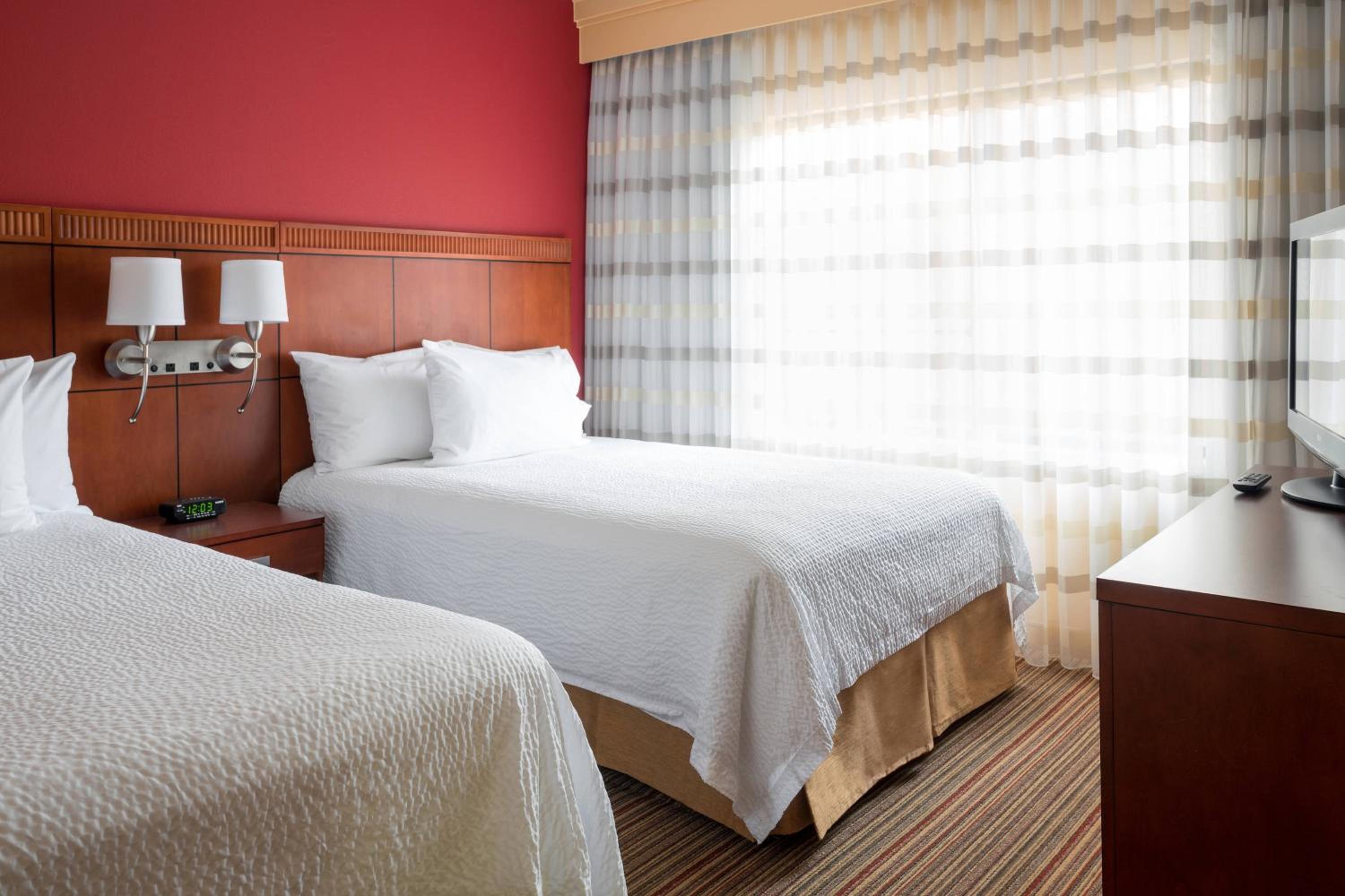 One-Bedroom Suite with Two Double Beds and Sofa Bed photo 1