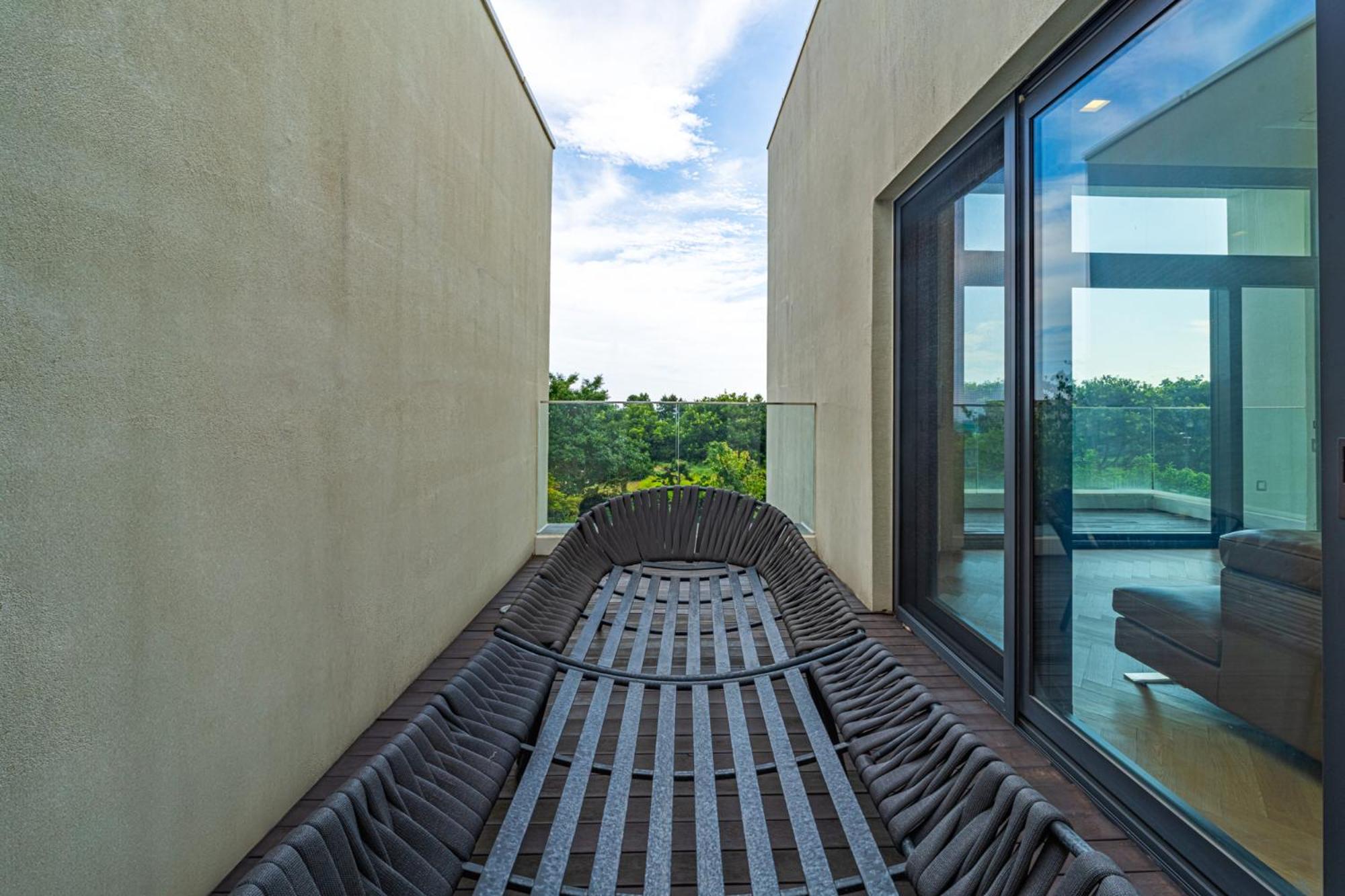 Atrium - Photo 12