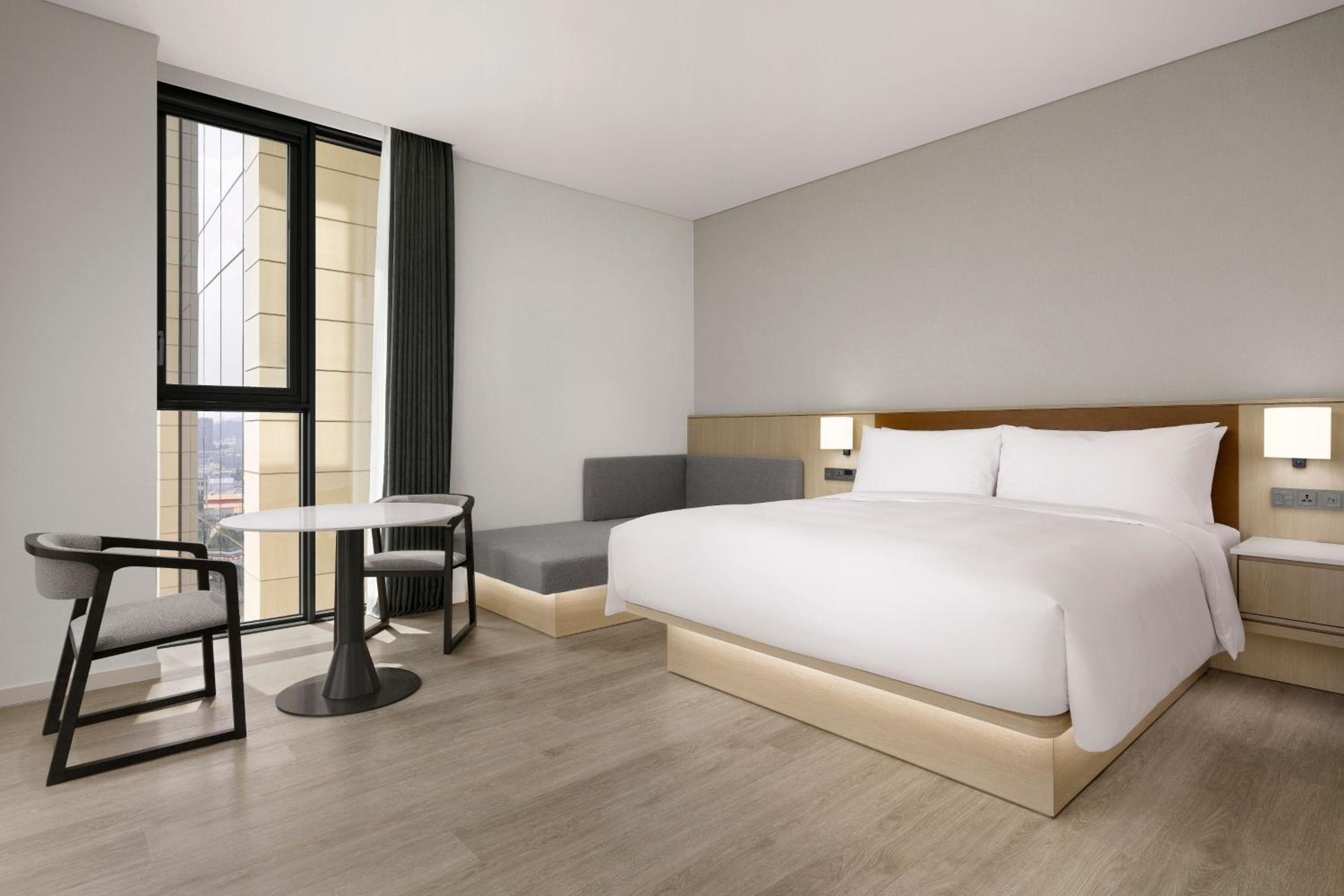 King Studio Suite with Sofa Bed and City View - Photo 2