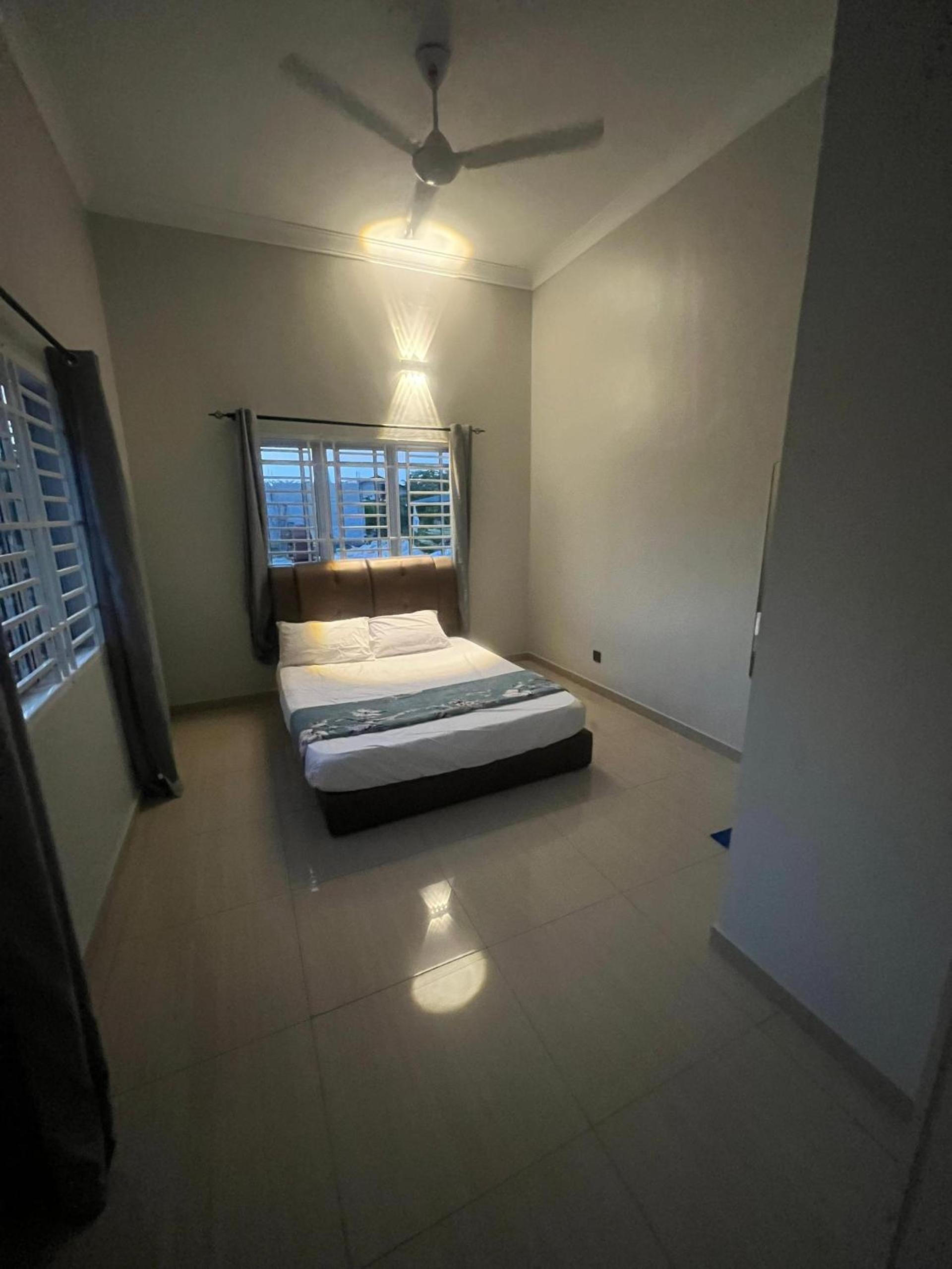 Three-Bedroom House photo 3