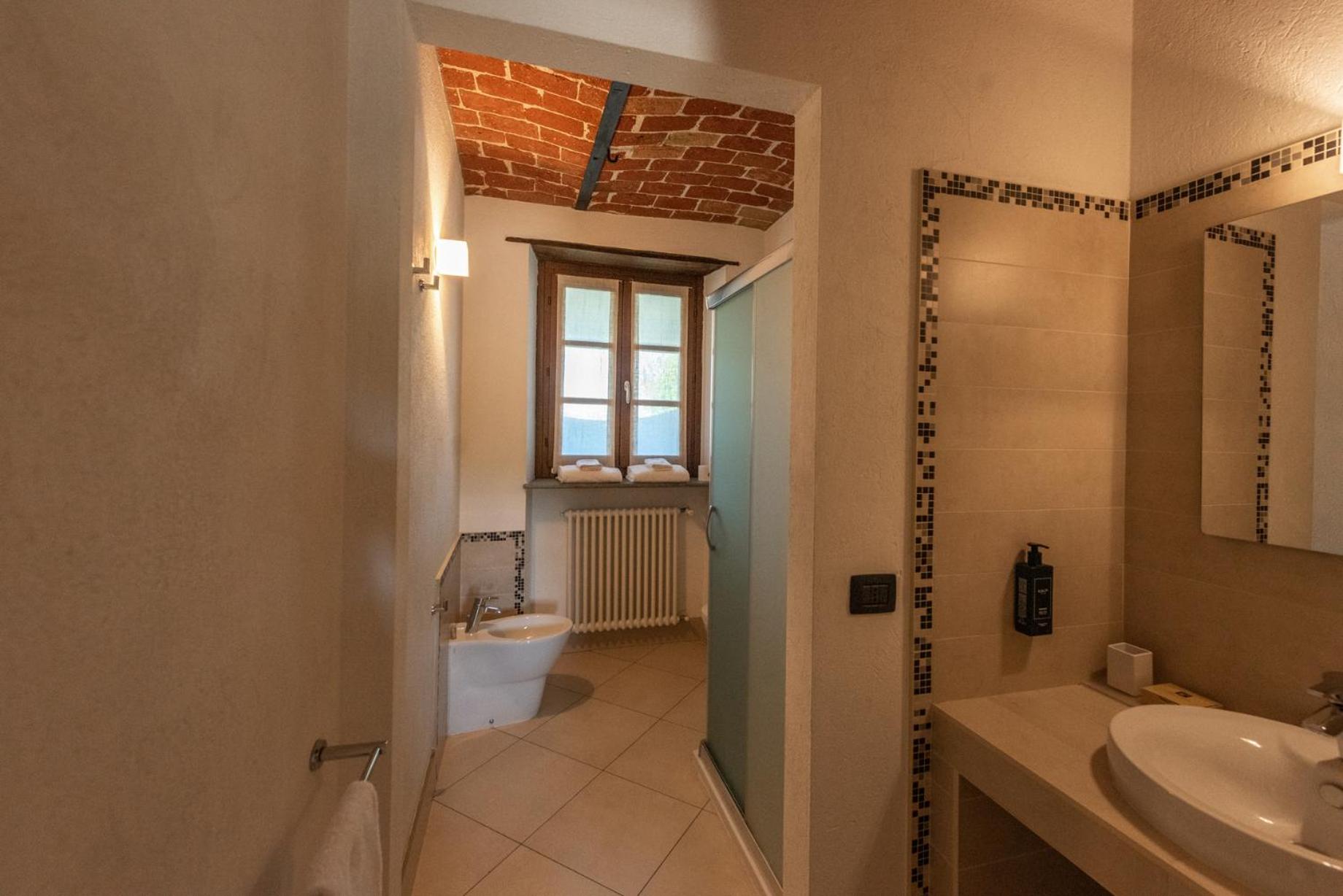 Deluxe Room - Photo 4