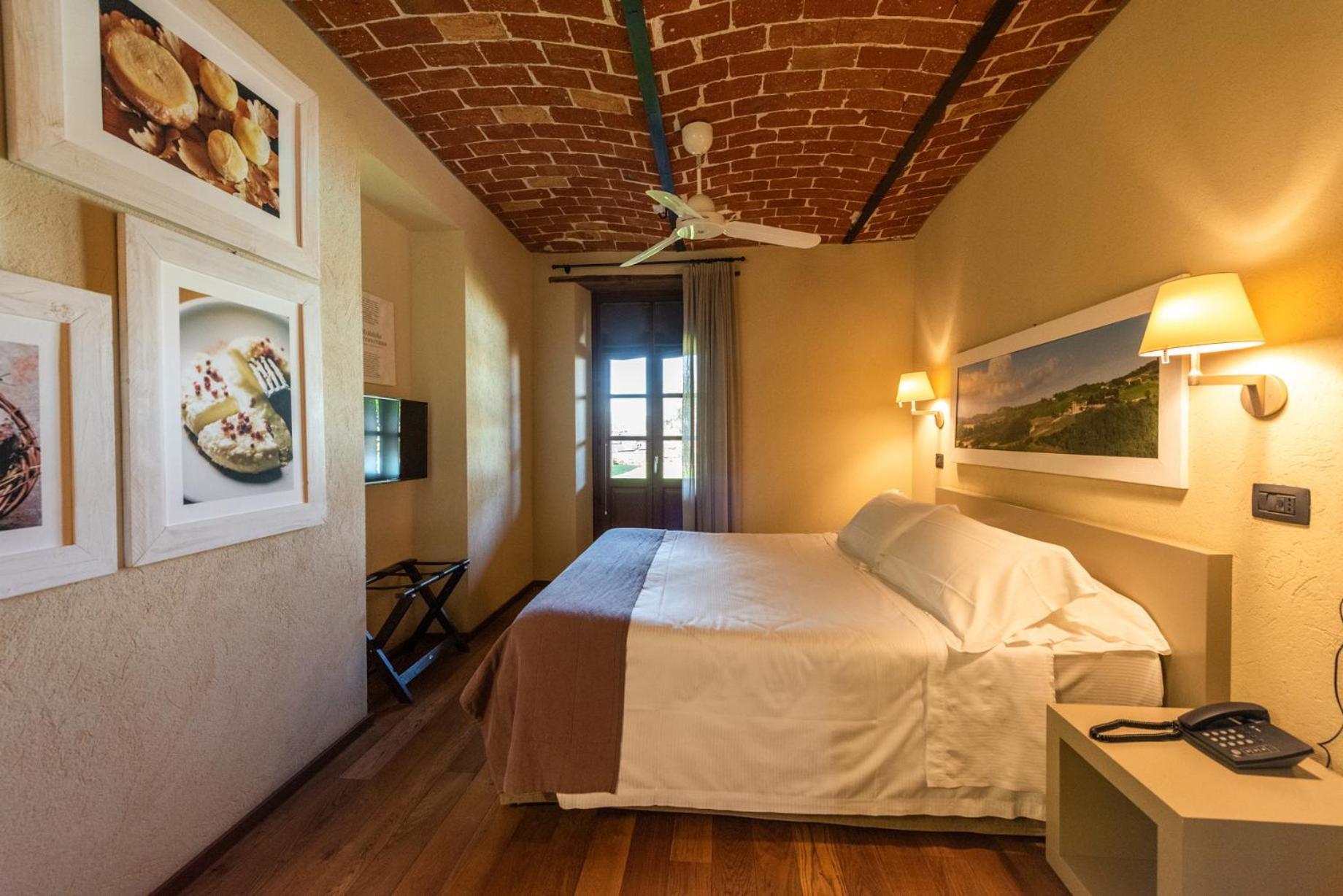 Deluxe Room - Photo 1