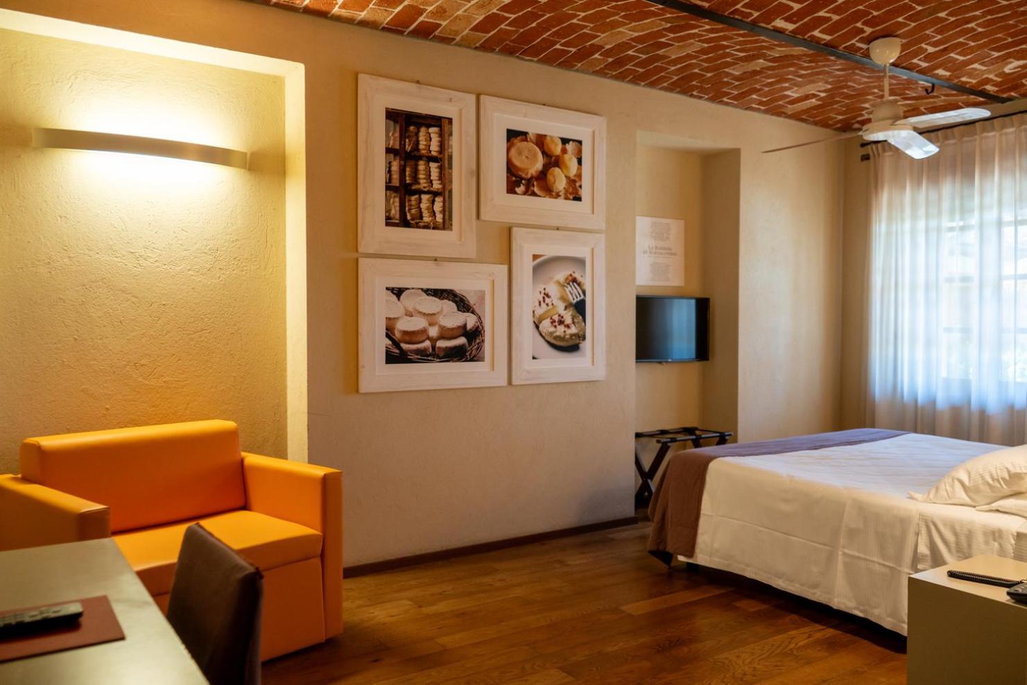 Deluxe Room - Photo 5