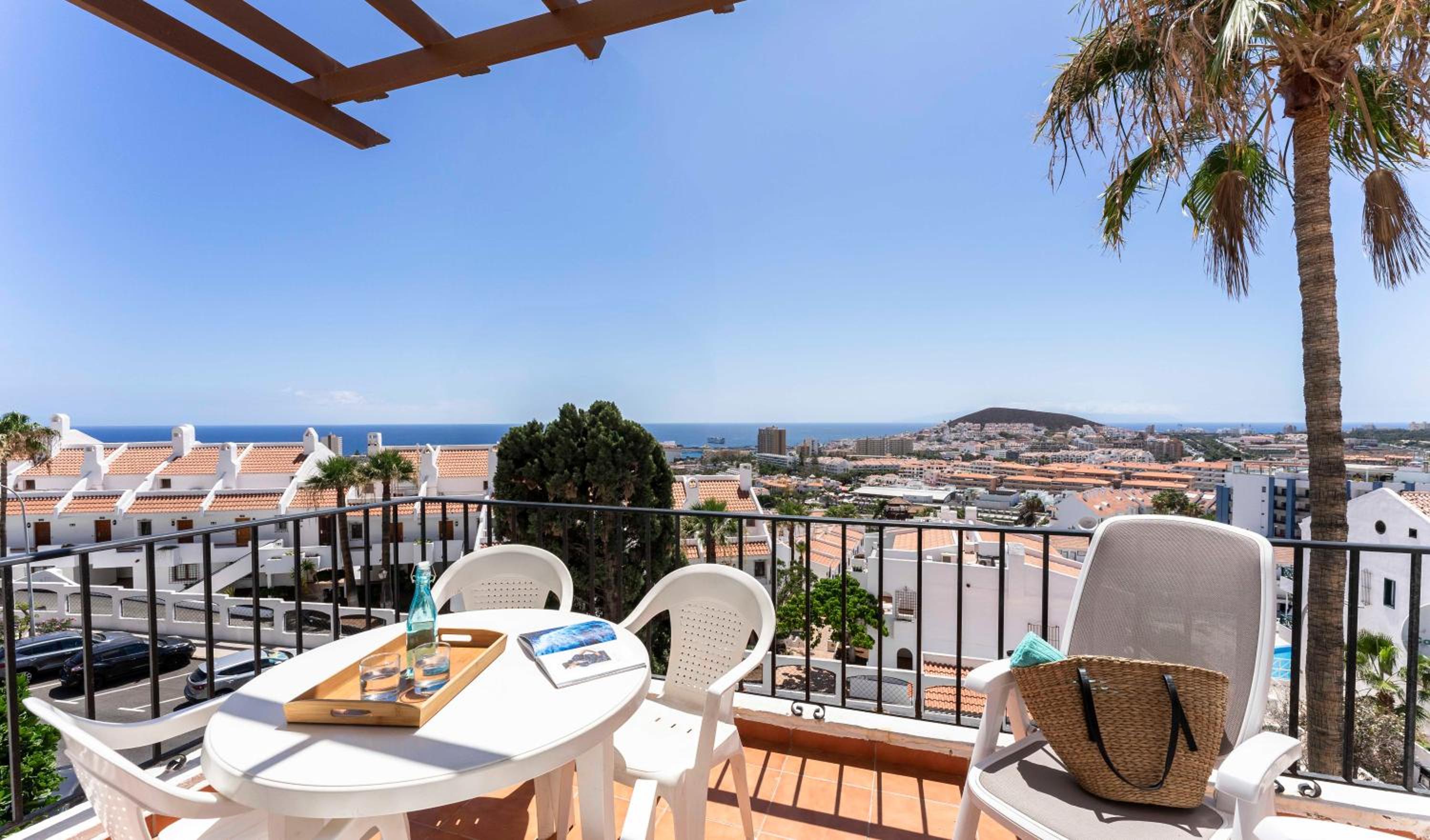One-Bedroom Apartment with Sea View  photo 3