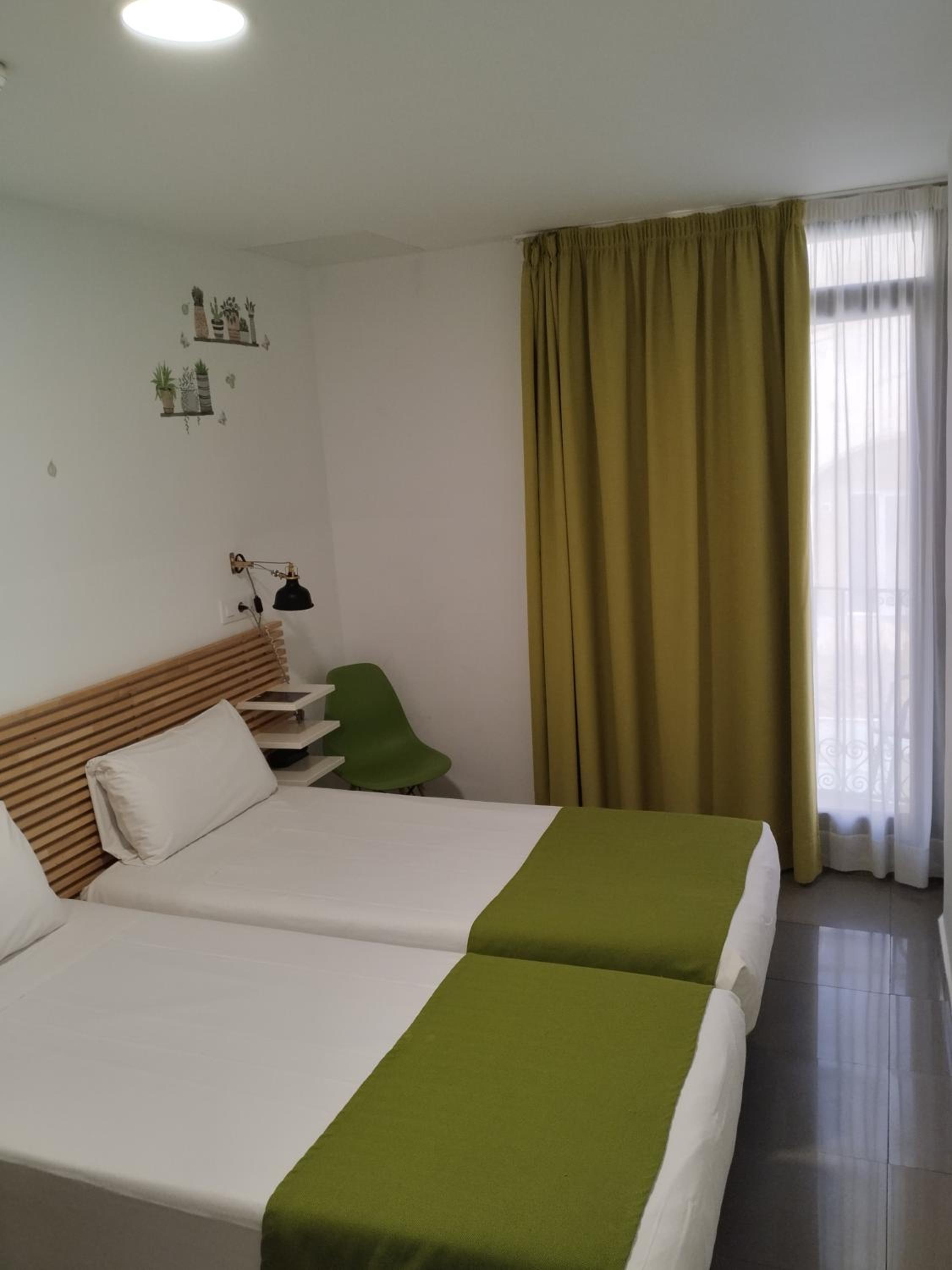Twin Room with Balcony photo 3
