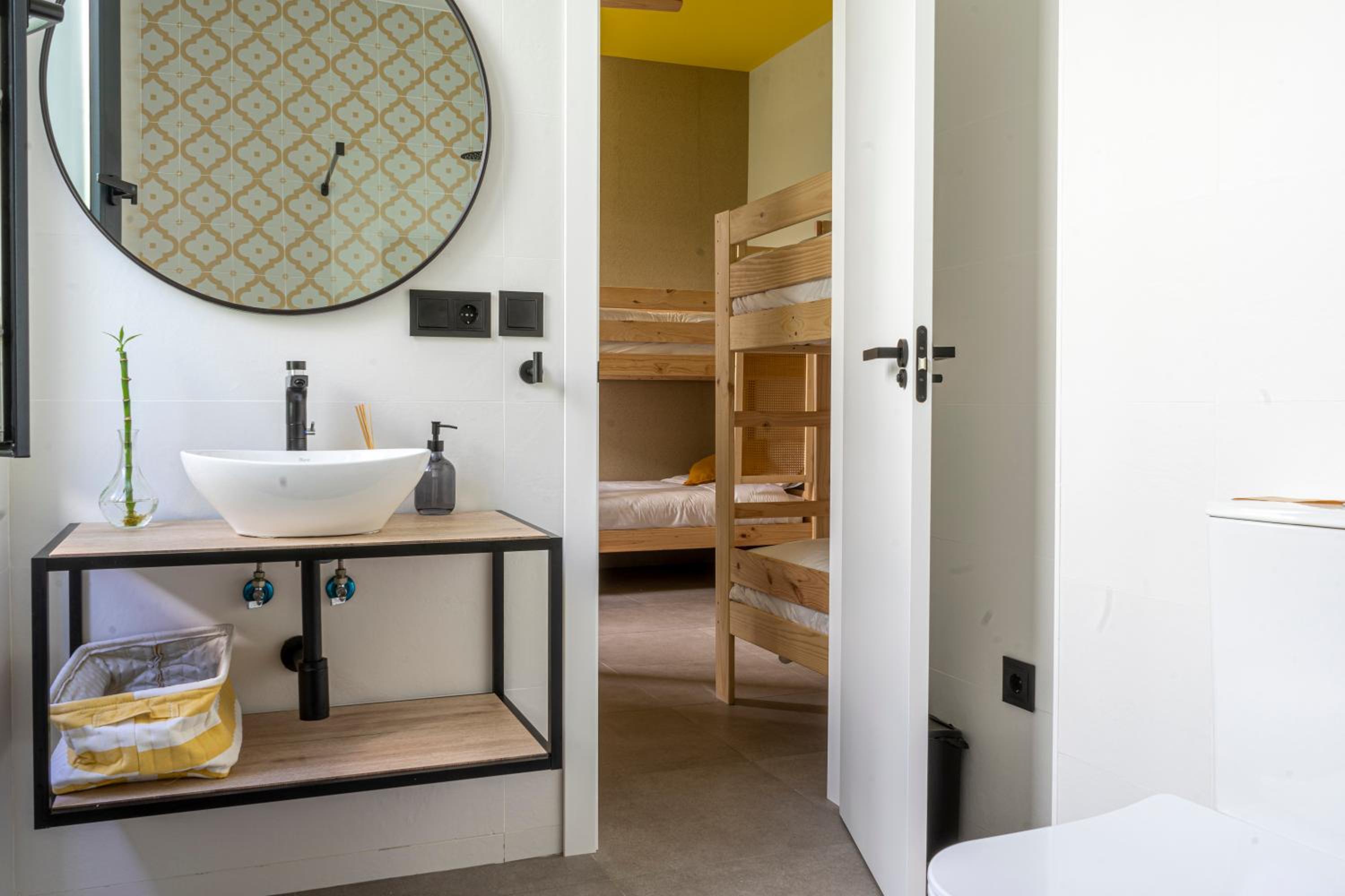 Bed in 6-Bed Female Dormitory Room photo 2
