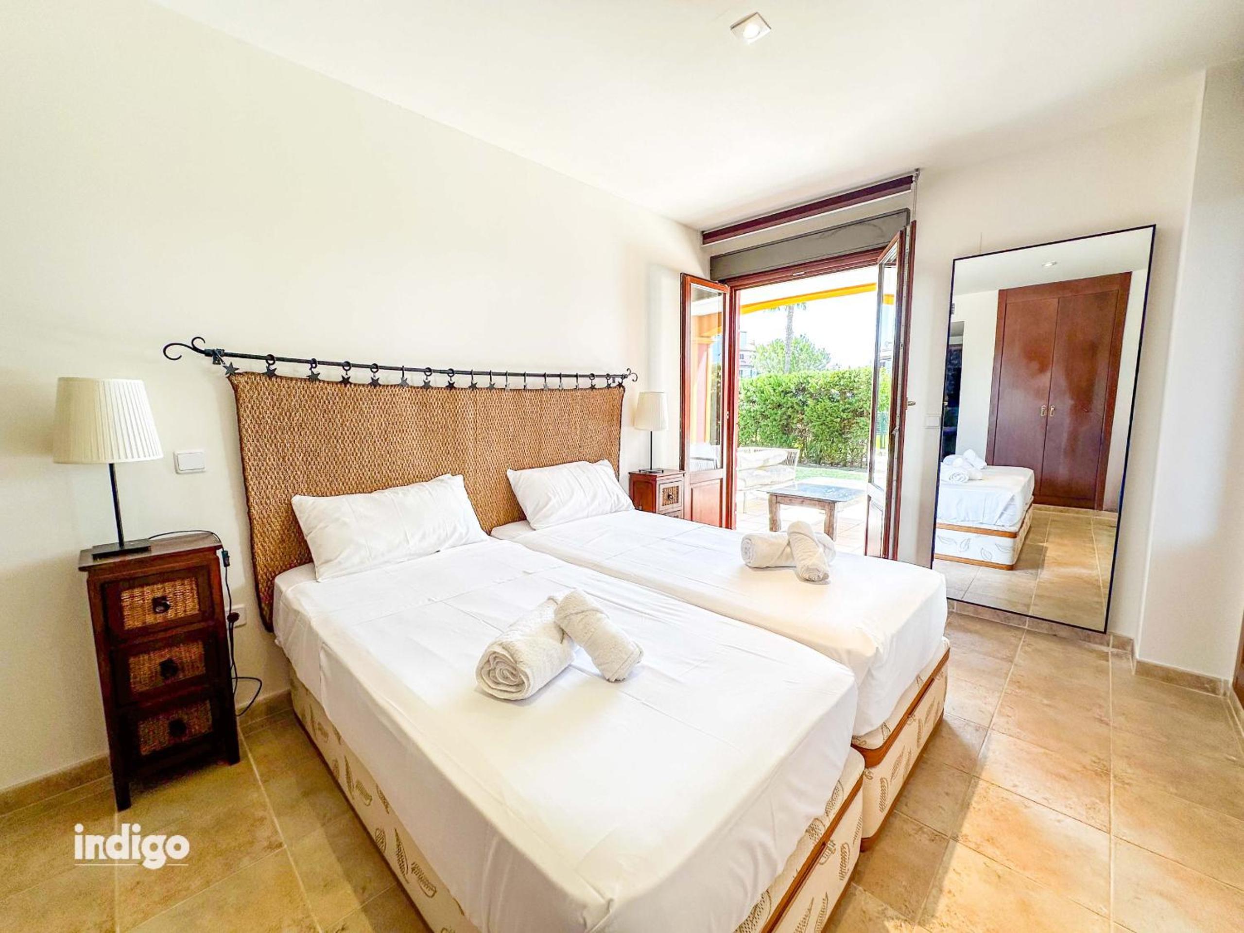 Apartamento de Dos Dormitorios con Vista al Jardín