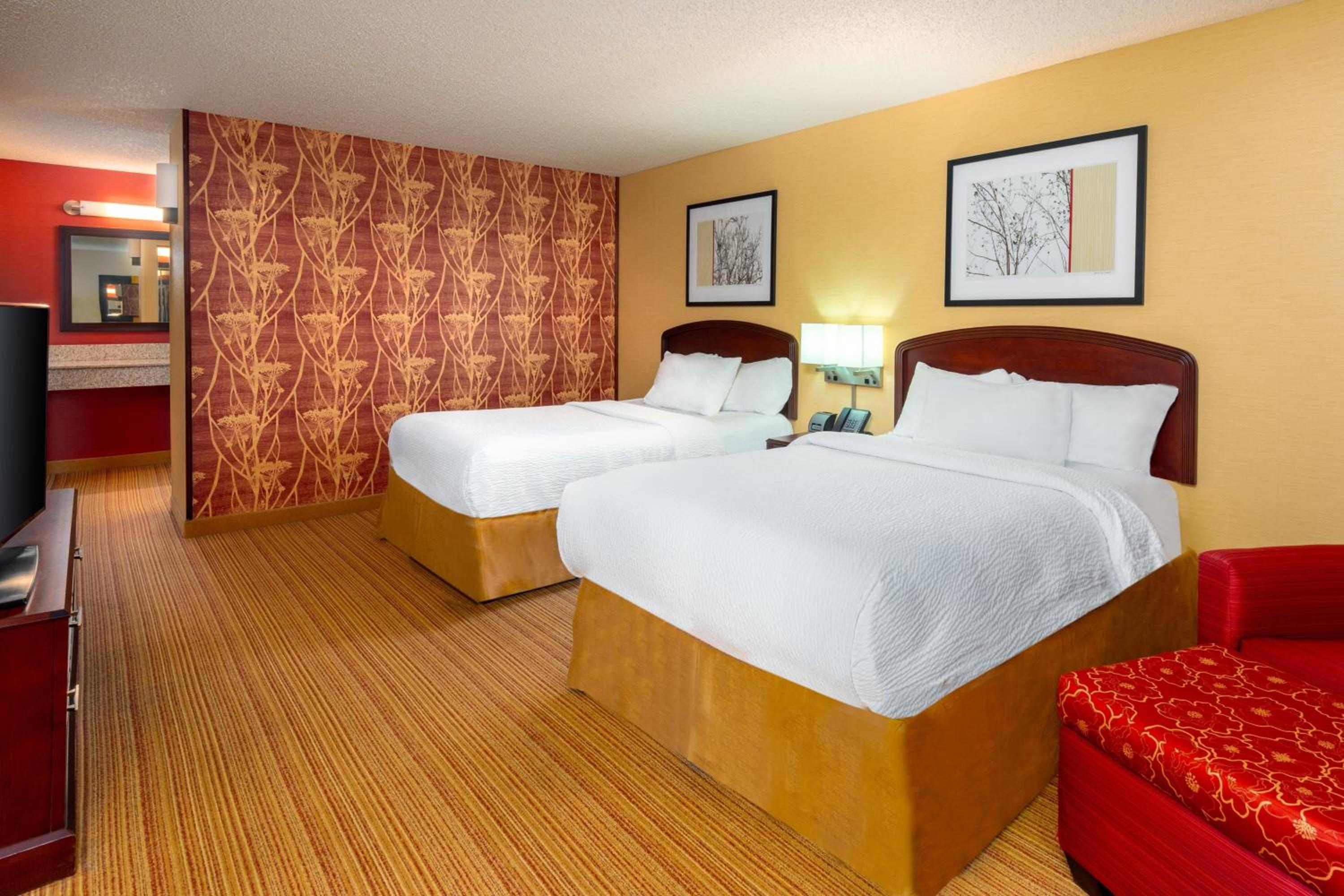 Suite with 2 Double beds & Sofa bed - Photo 2
