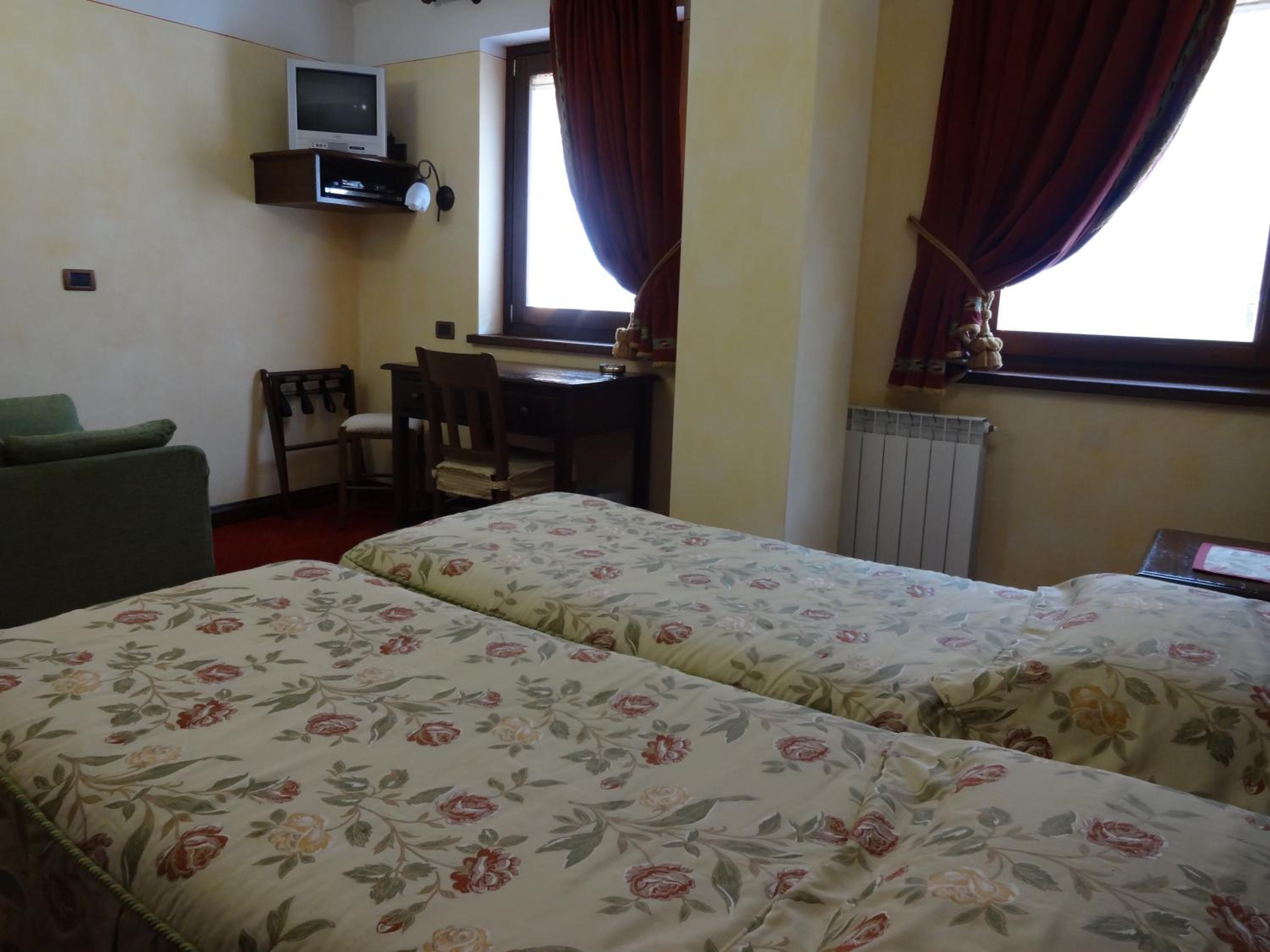 Double or Twin Room - Photo 3