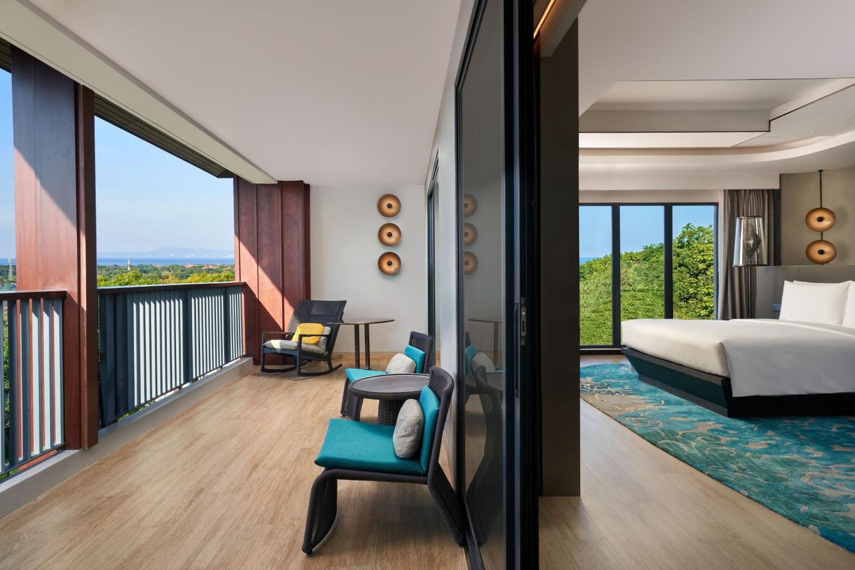 Executive Terrace/Balcony Suite Room with Free Scheduled Shuttle to Hotel’s Beach Facility
