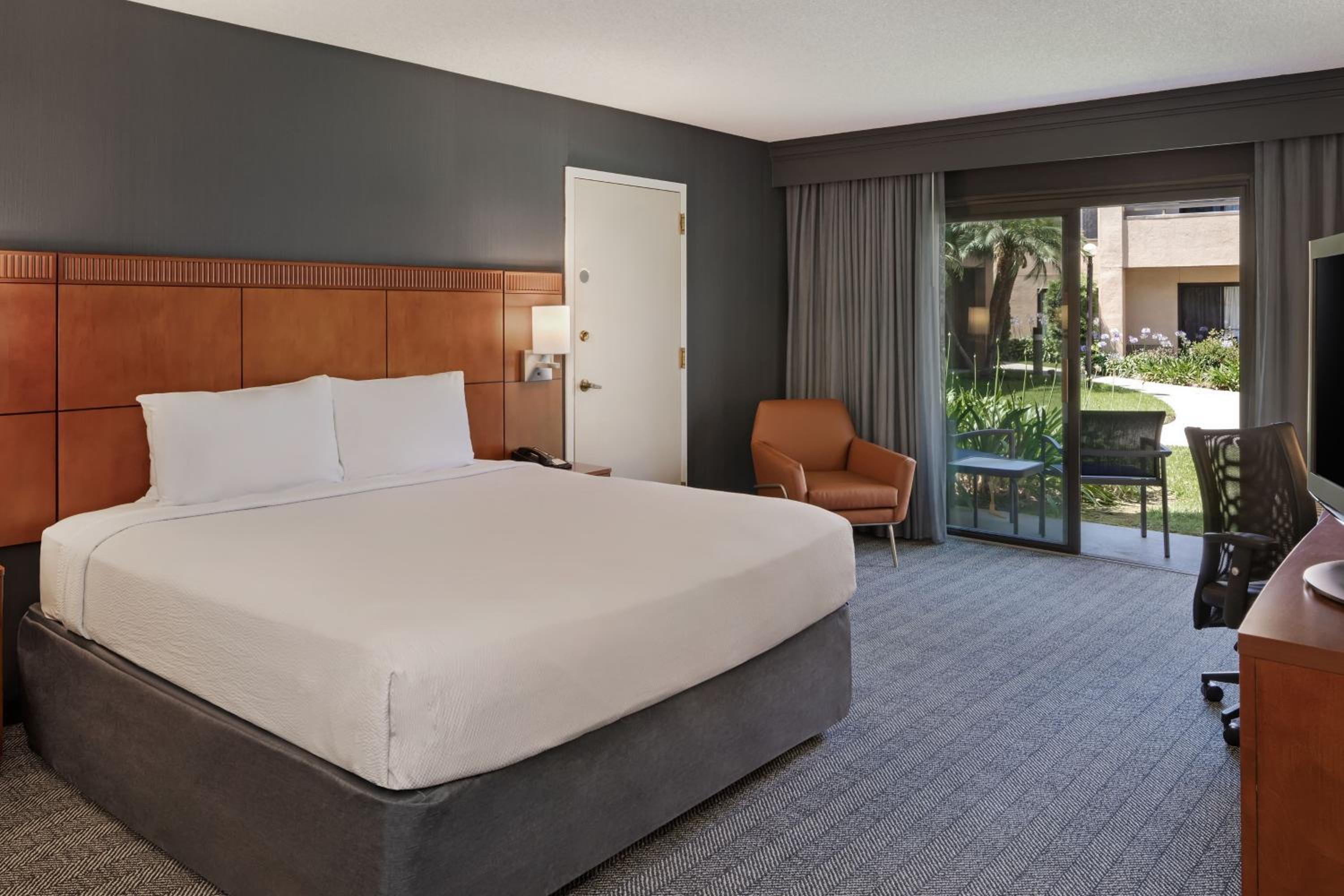 King Room with Sofa Bed and Roll-in Shower - Mobility and Hearing Accessible photo 2