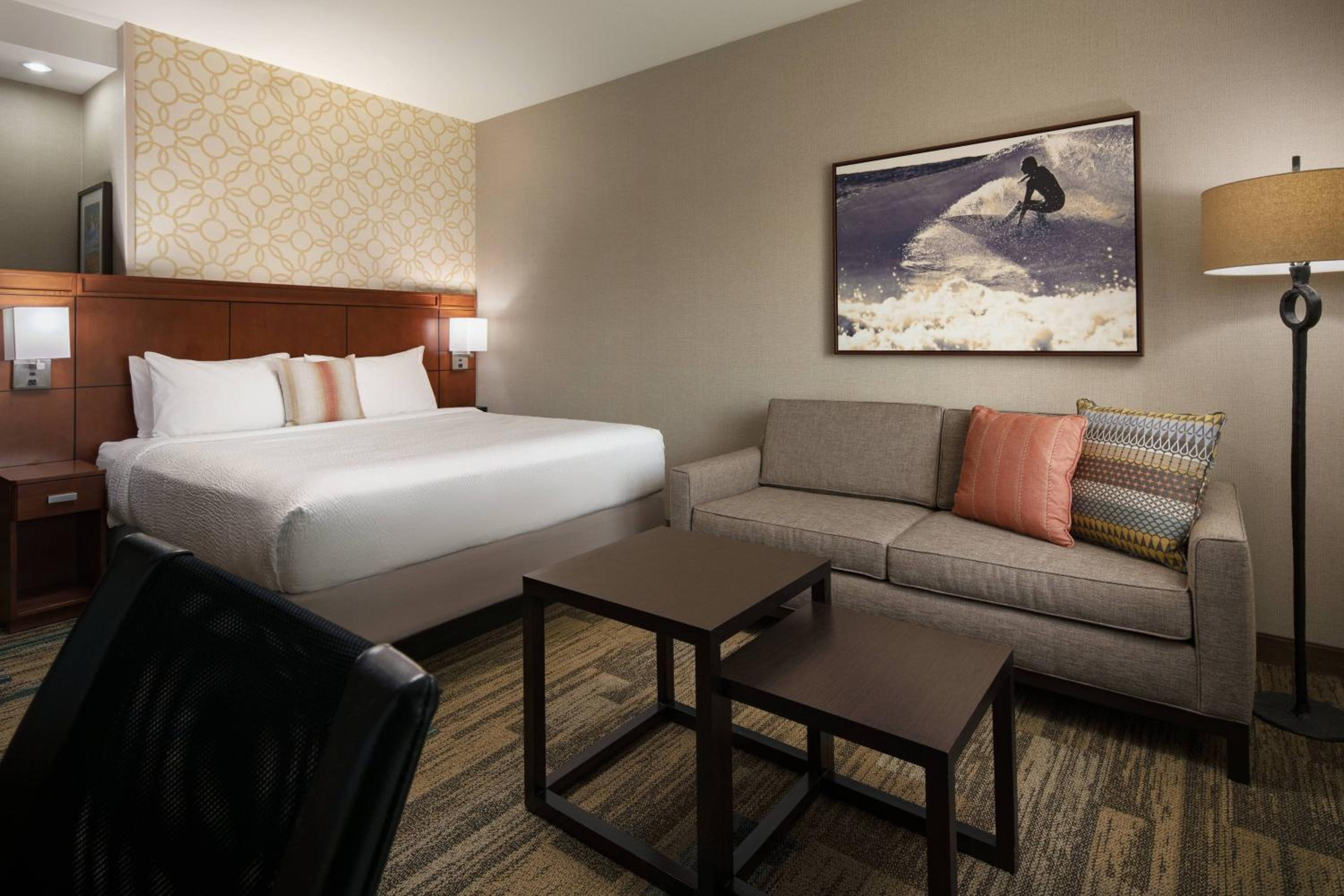 King Room with Sofa Bed - Photo 1
