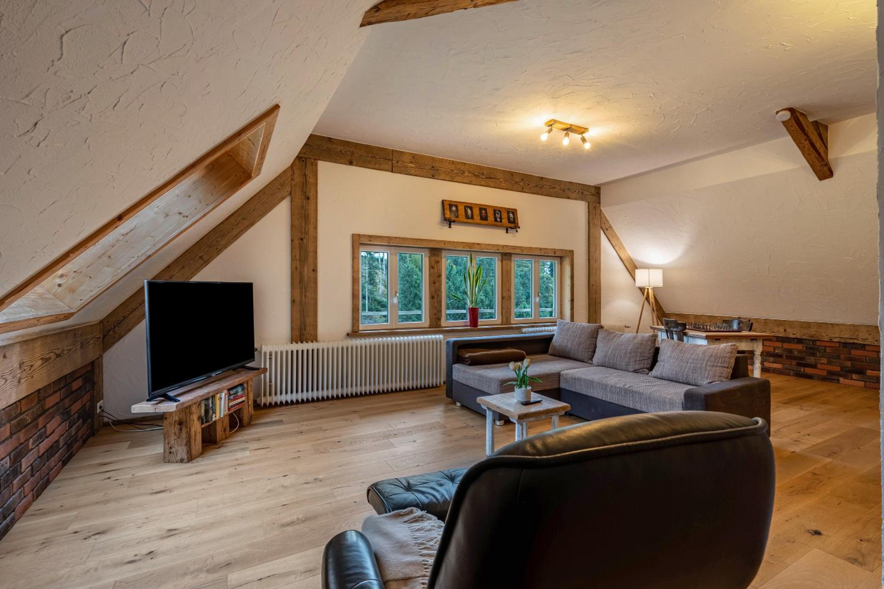 Three-Bedroom Apartment with Mountain View photo 1