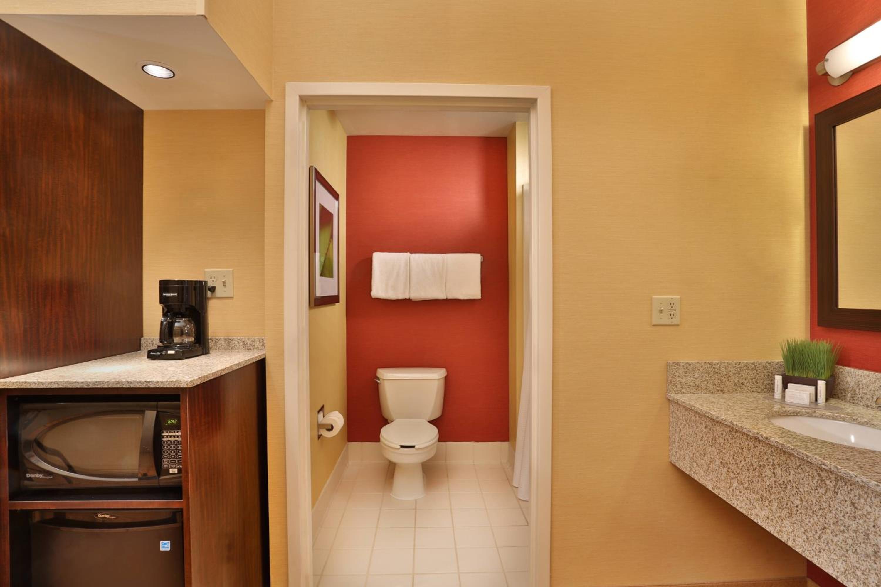 Double Room with Two Double Beds - Hearing Accessible  - Photo 3
