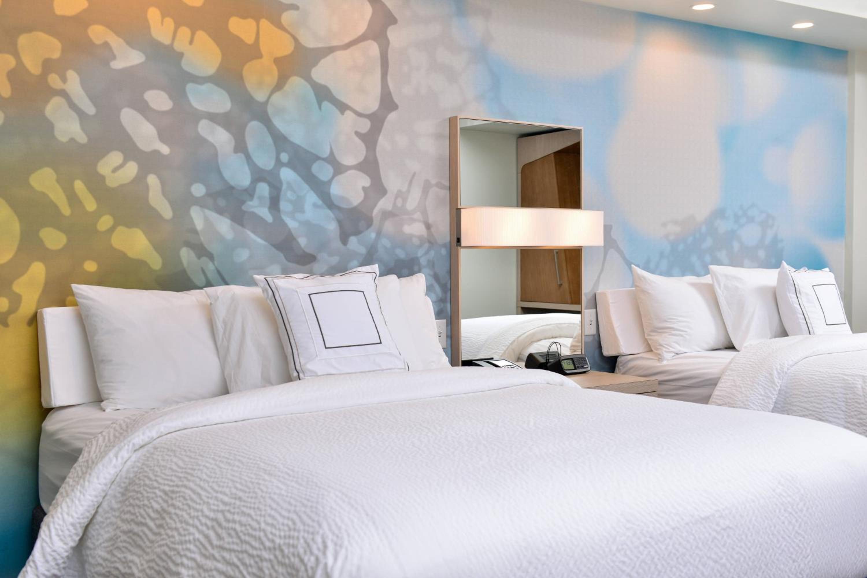 Queen Room with Two Queen Beds and Adapted Tub - Mobility and Hearing Accessible - Photo 1