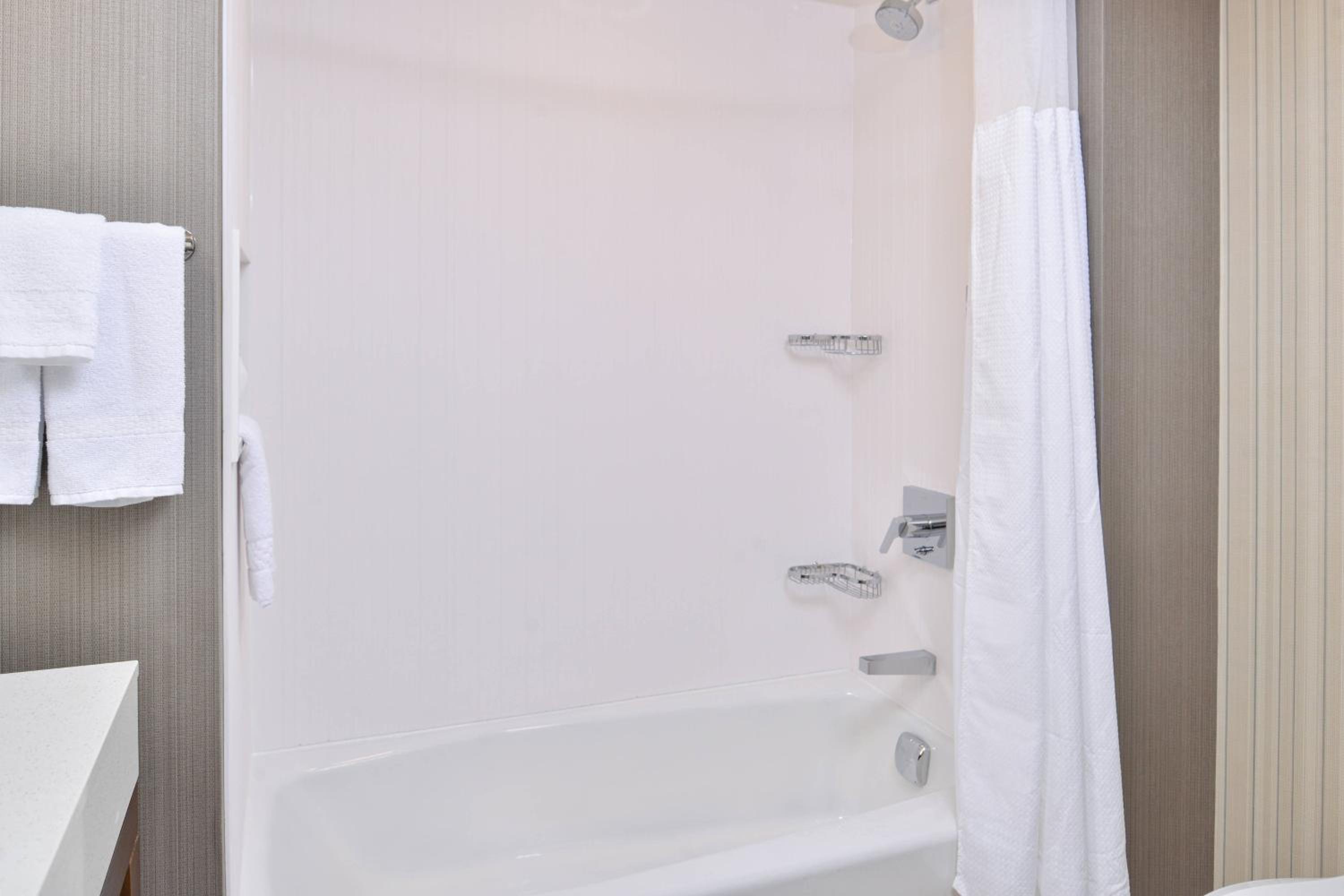 Queen Room with Two Queen Beds and Adapted Tub - Mobility and Hearing Accessible - Photo 6