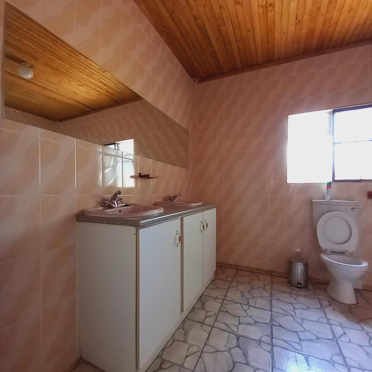 Small Twin Room photo 3