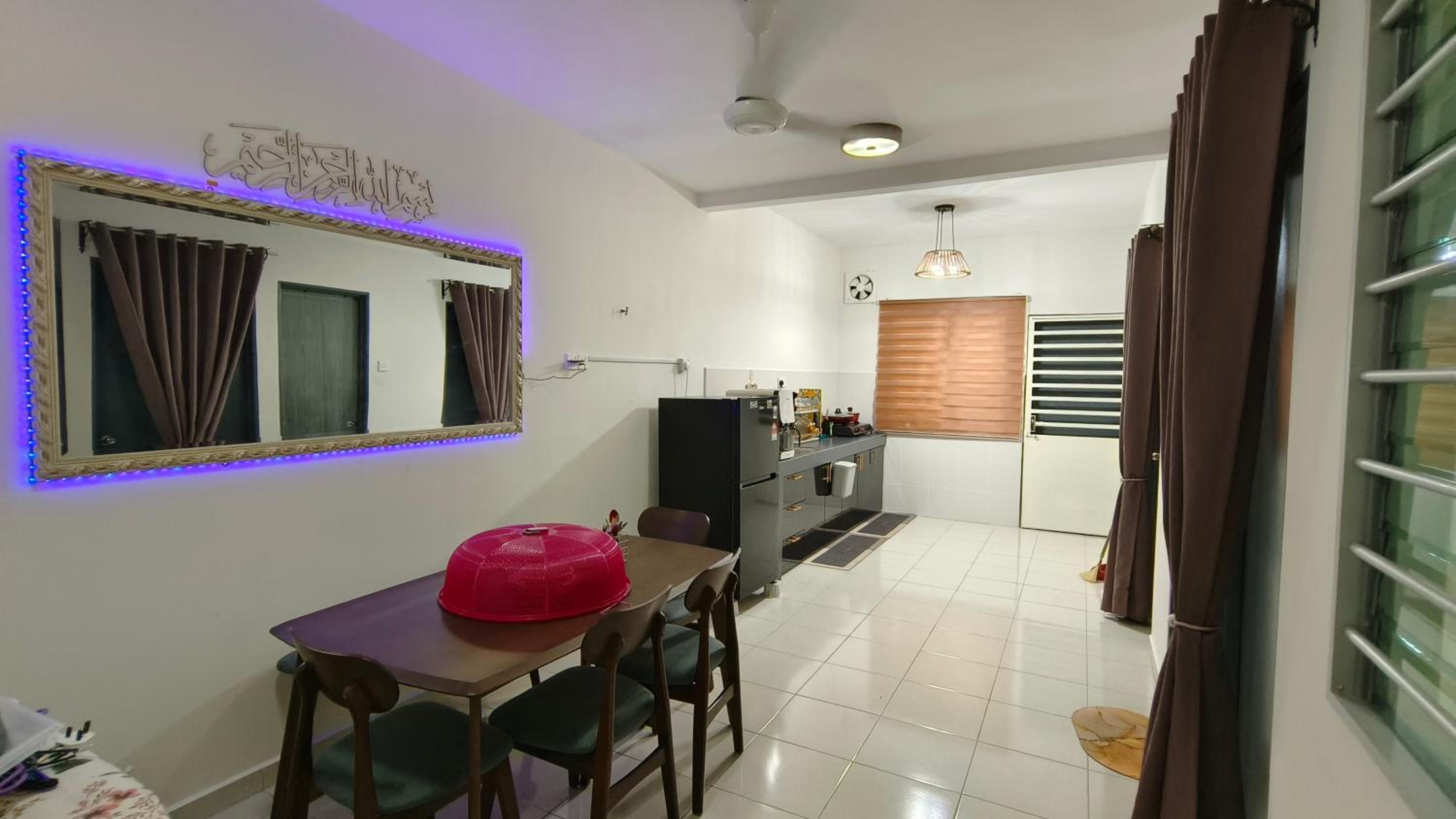 Three-Bedroom House photo 3