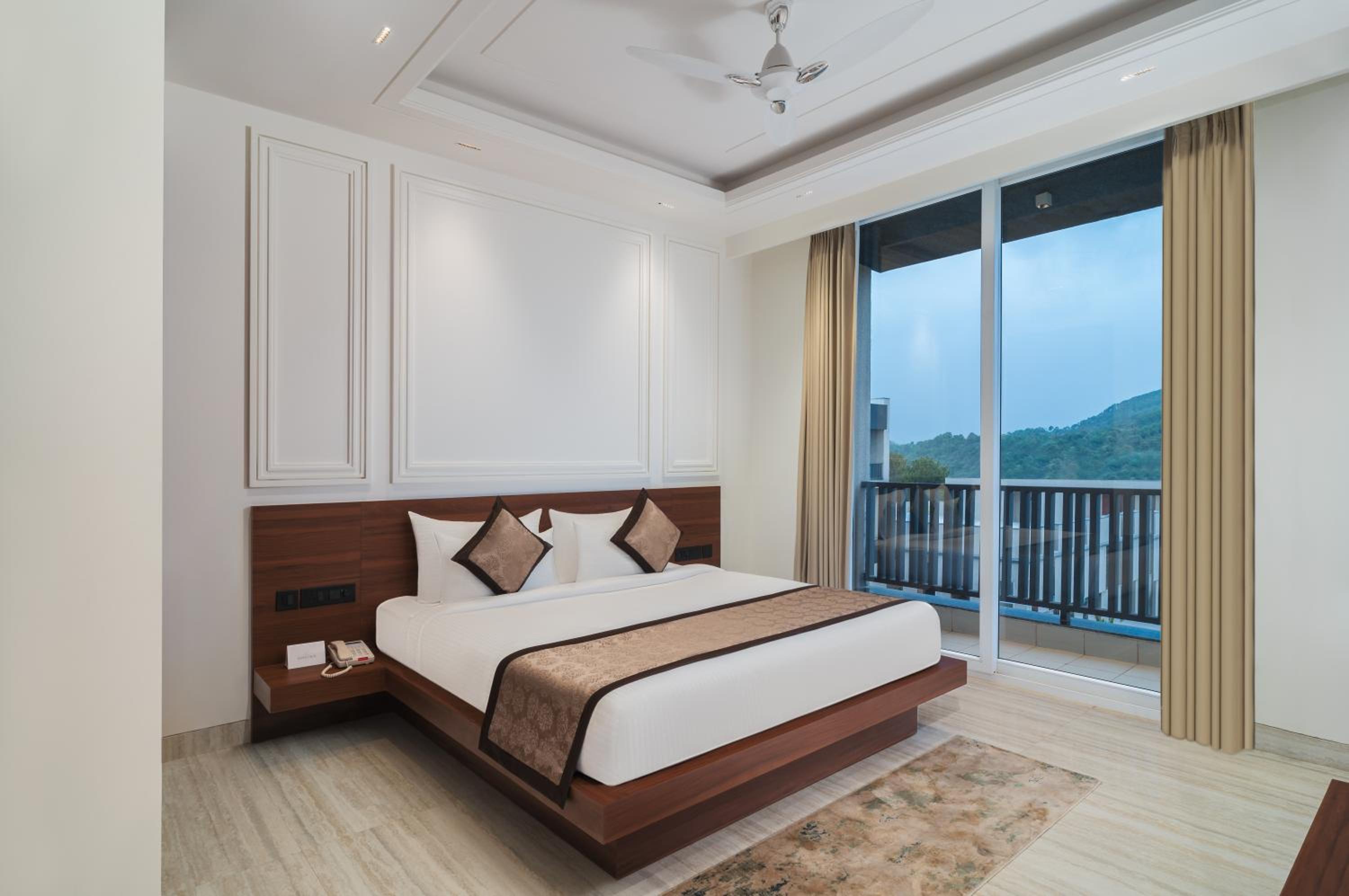 Family Suite Pool View photo 2