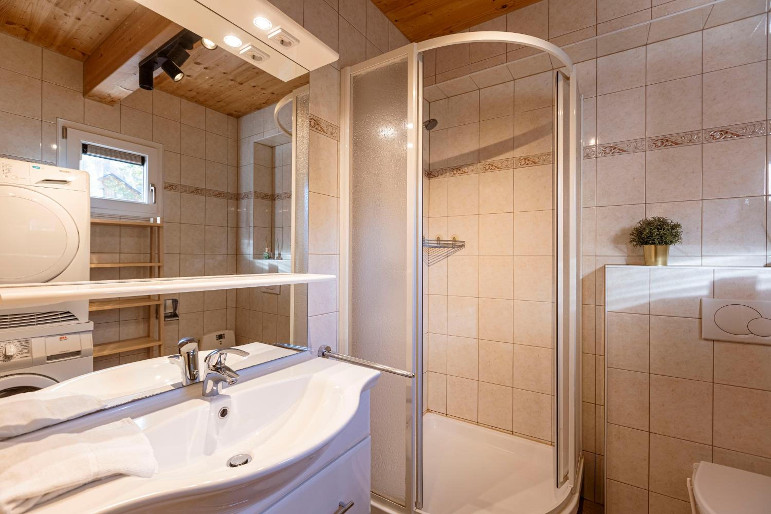 Chalet 124 with 4 bedrooms & ir-sauna photo 2