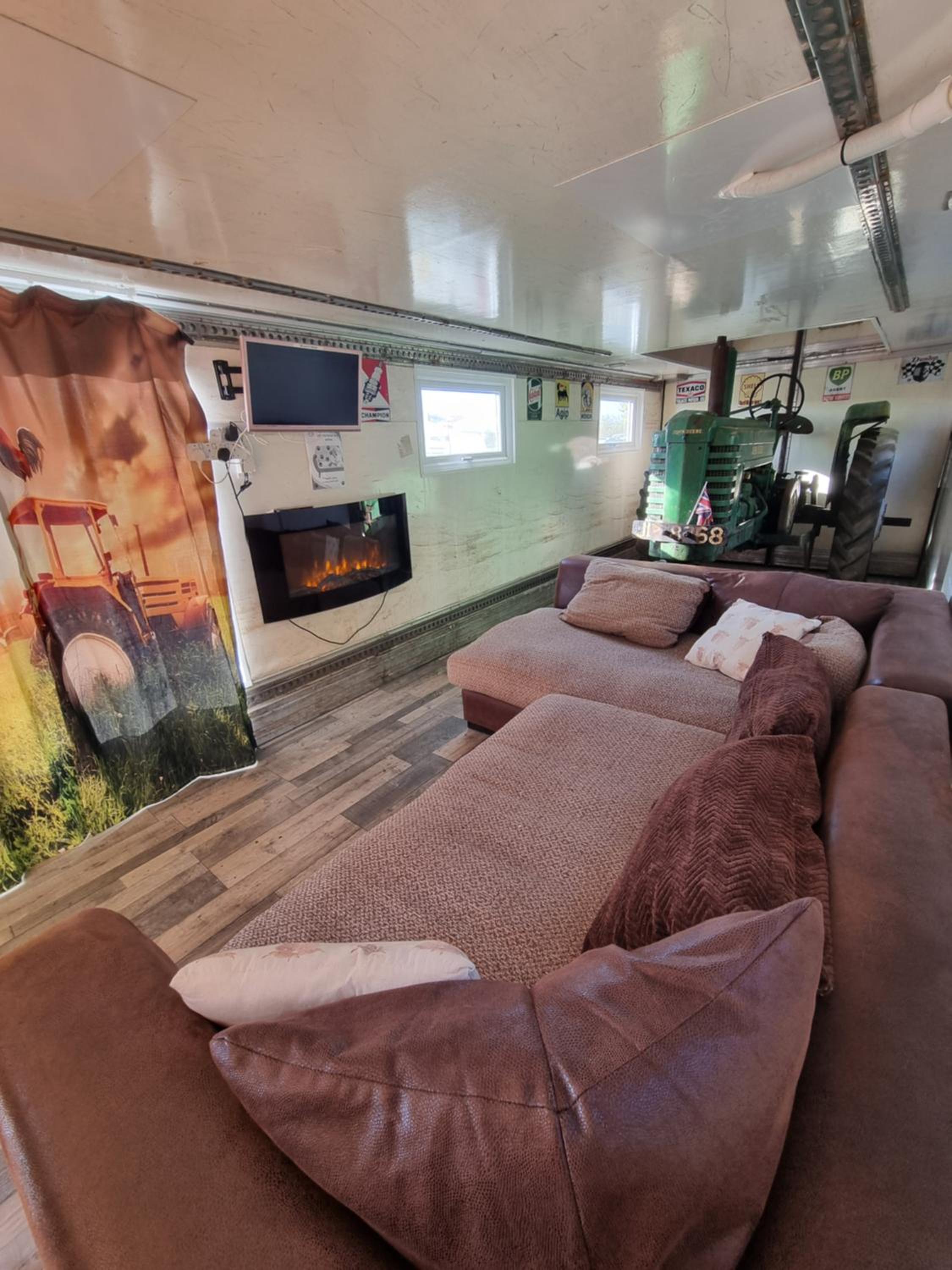 Deluxe Family Suite photo 3