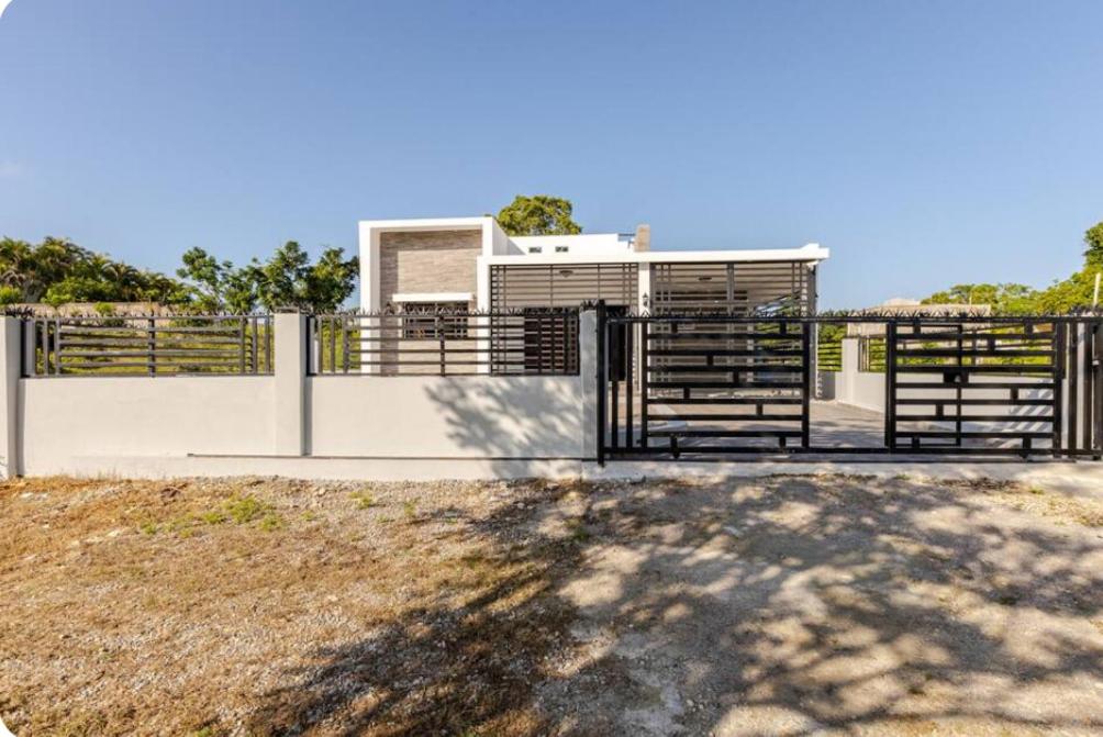Three-Bedroom Villa photo 1