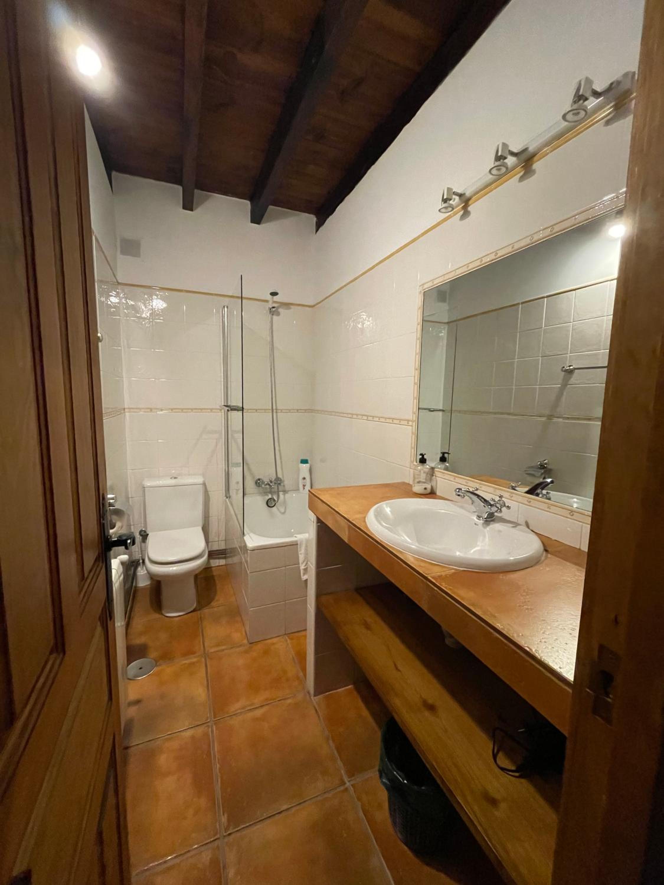 Double or Twin Room - Photo 16