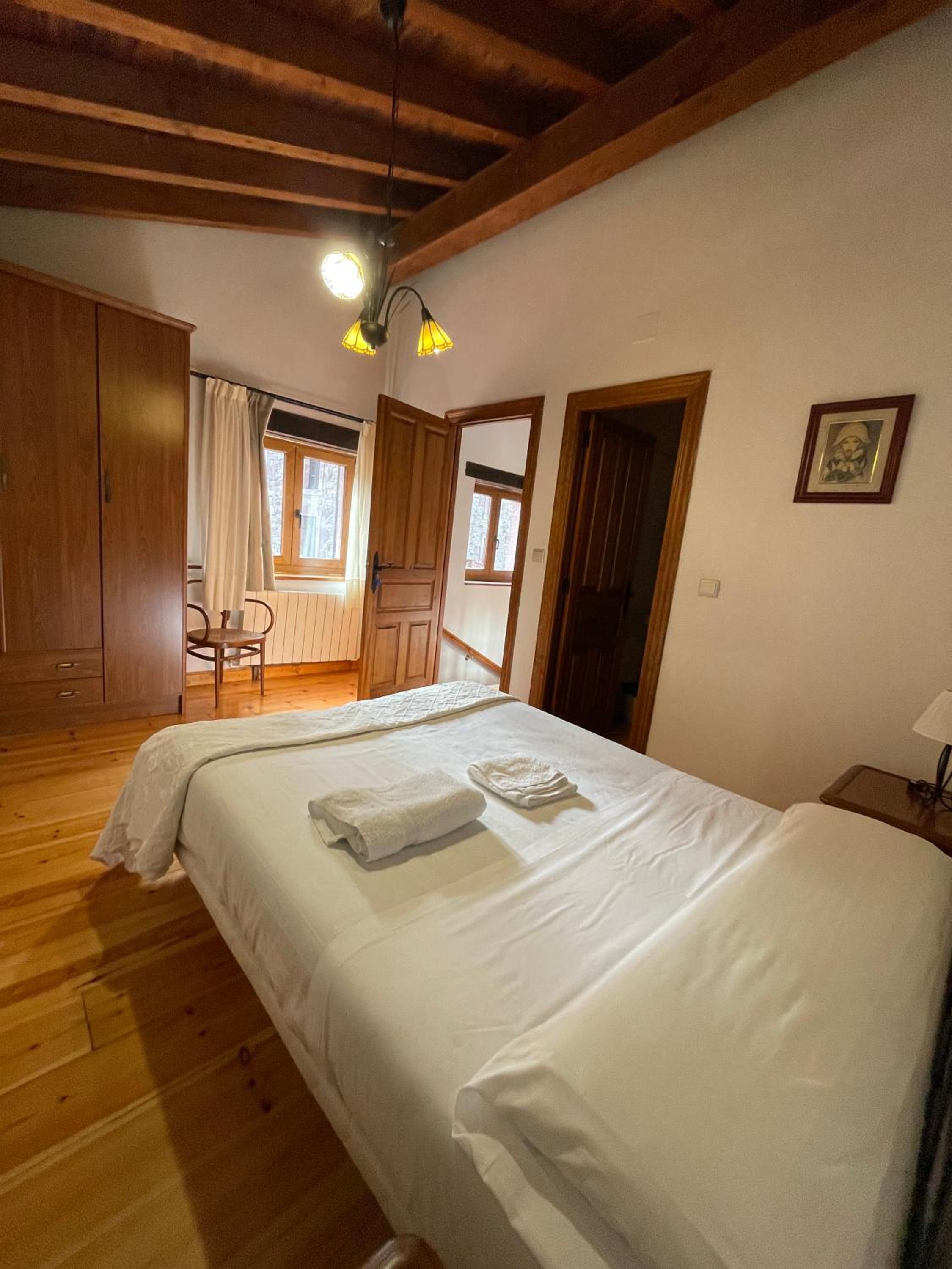 Double or Twin Room - Photo 8