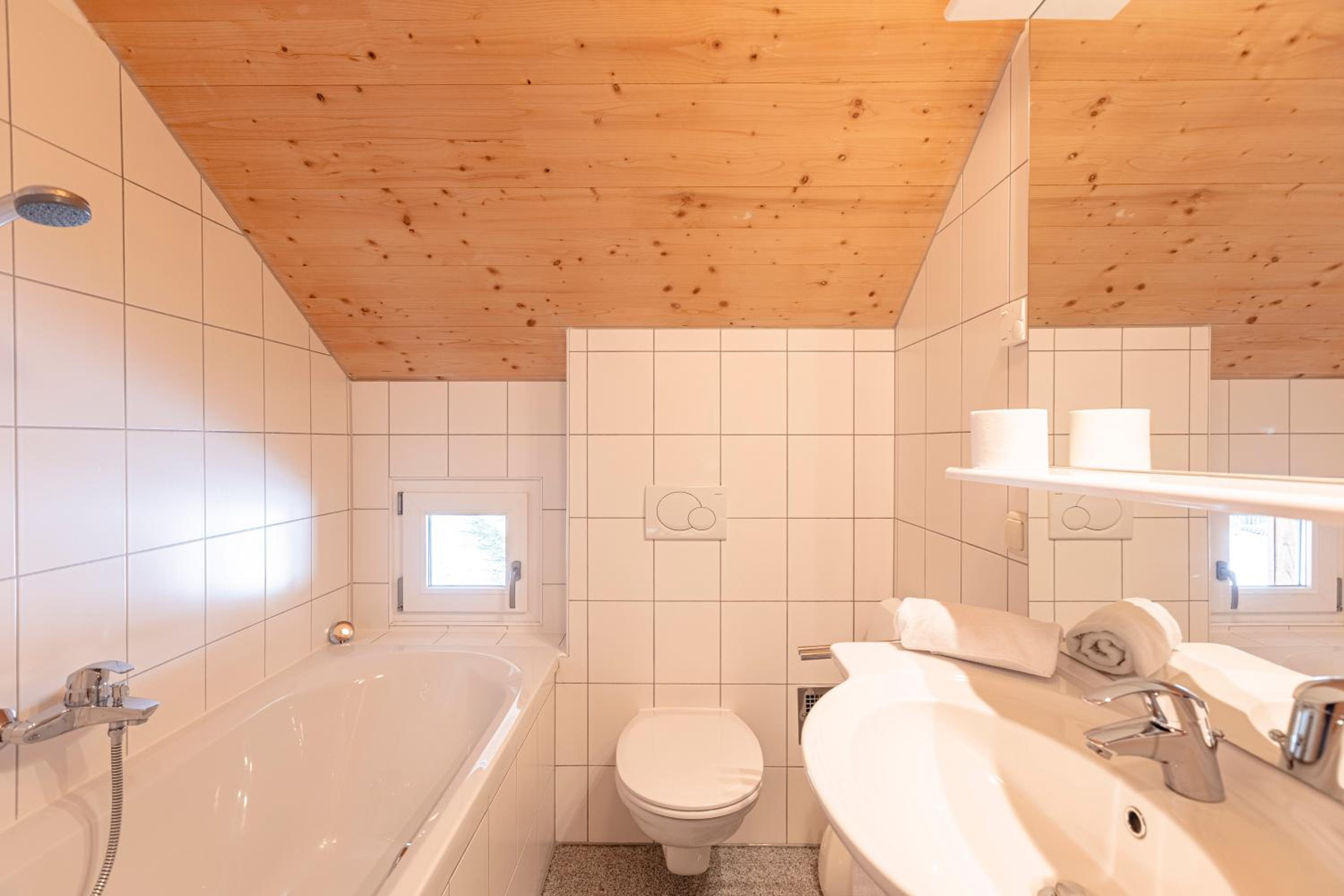 Chalet 140 with 4 bedrooms & sauna photo 2