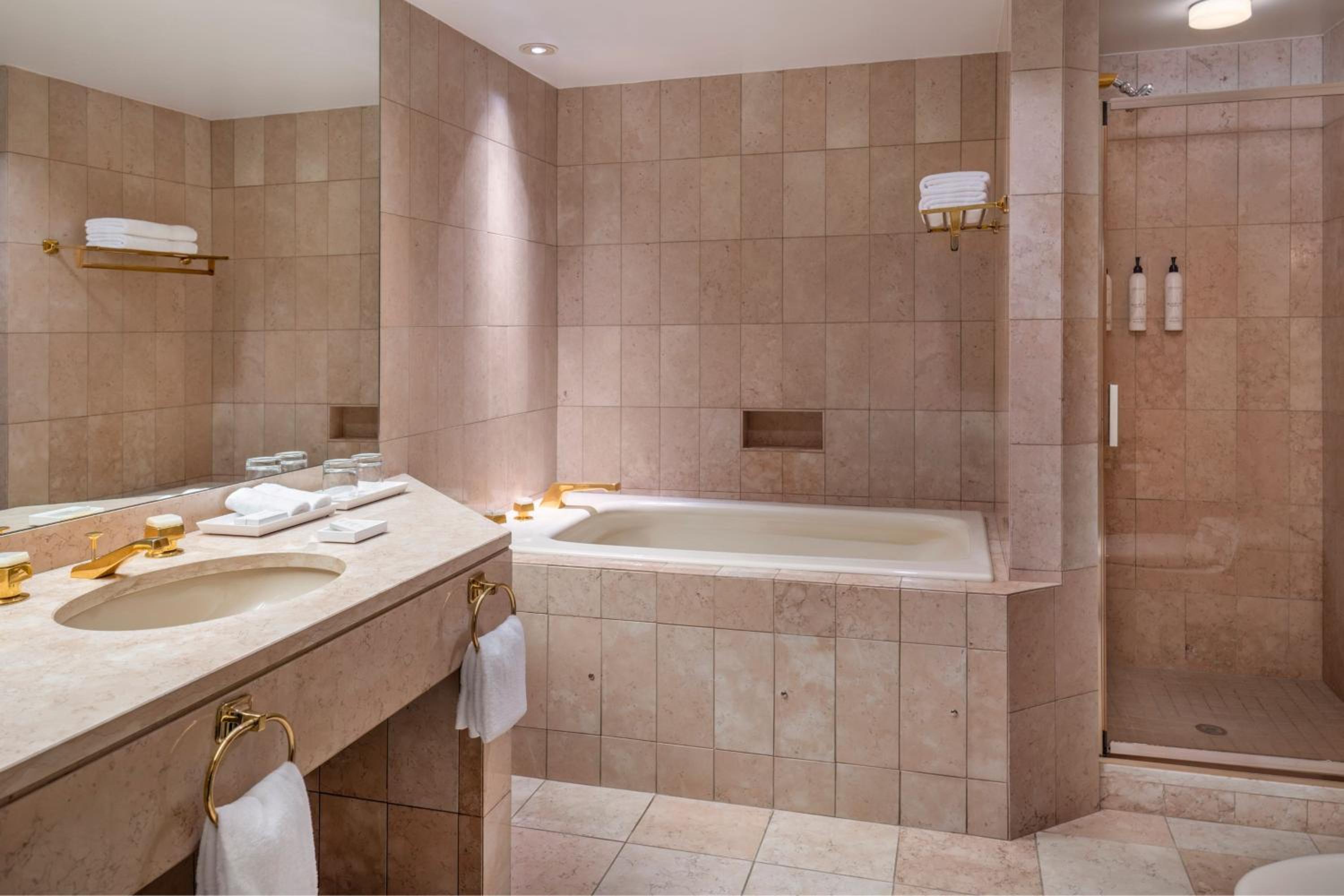 Guest Room, One King, City View - Photo 10