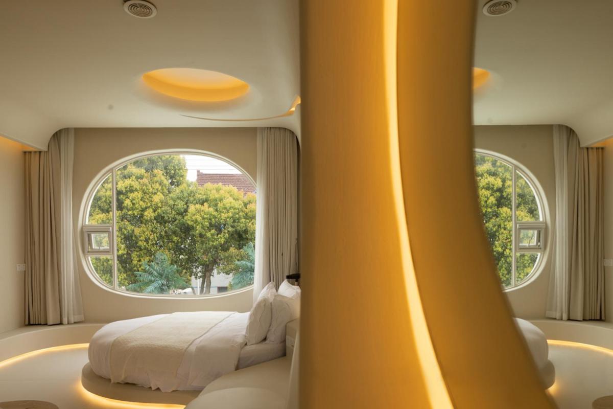 Mantle B-Garden View Round Bed Room photo 3