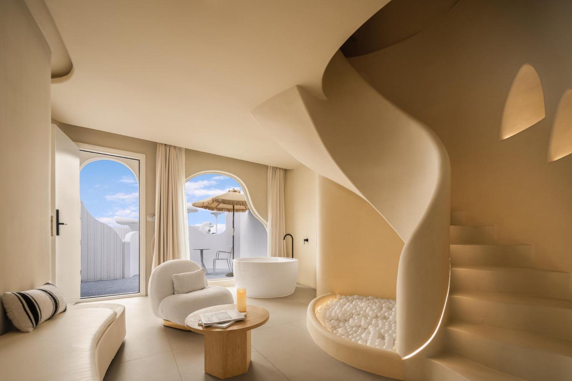 Cloud-Loft Courtyard Family Room photo 1