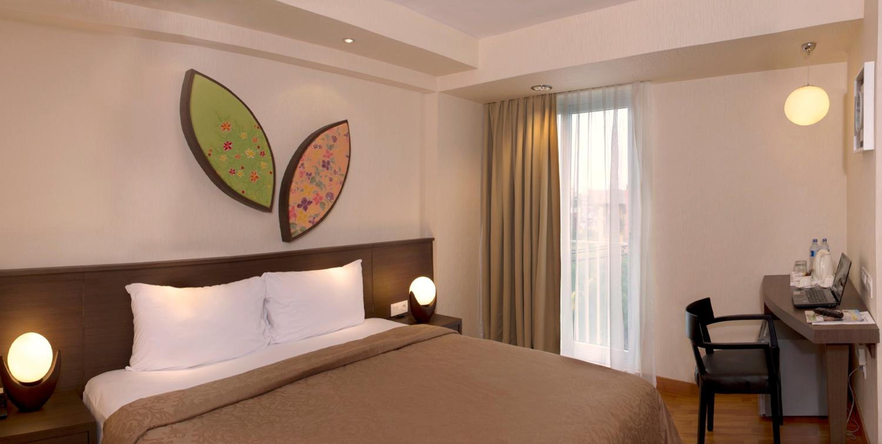 Interconnecting Deluxe Double and Twin Room - Photo 1