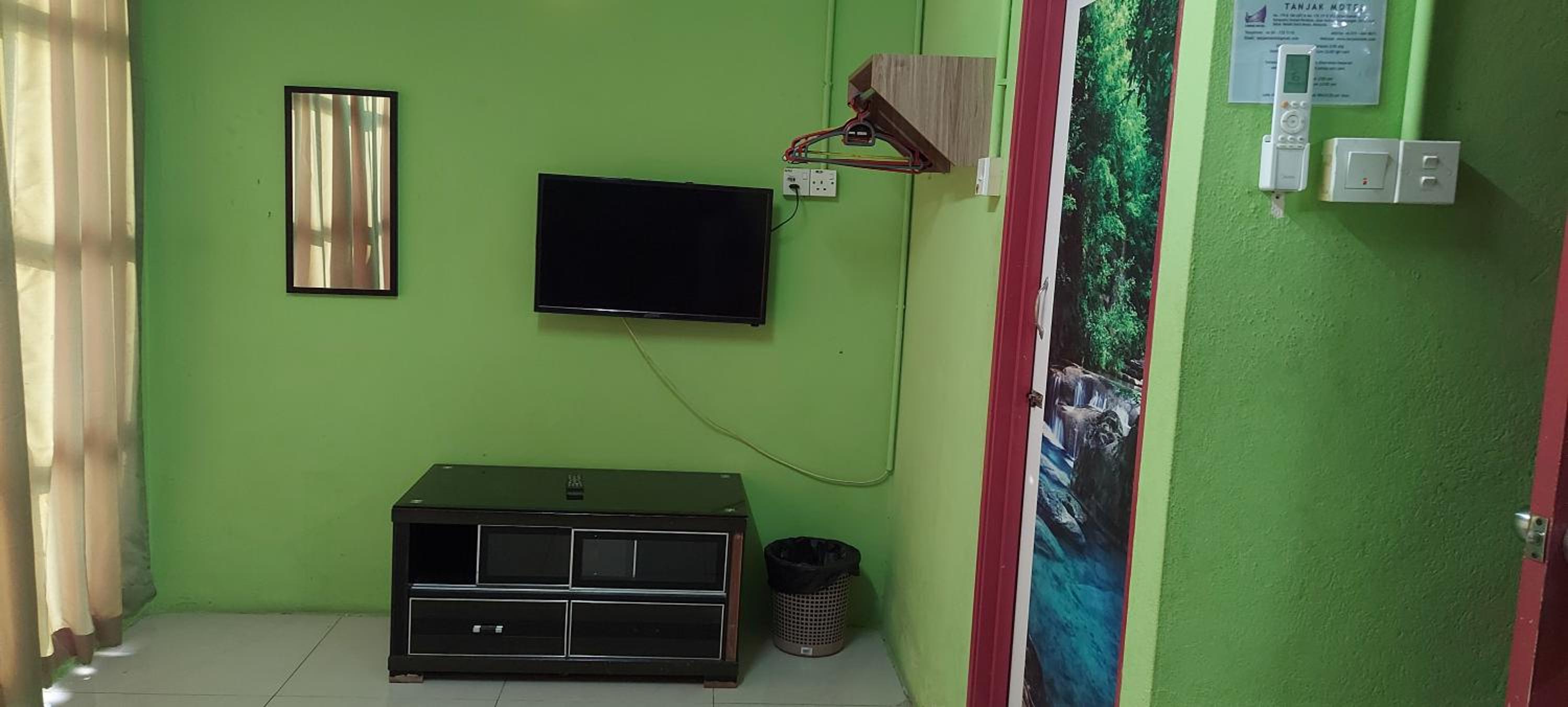 Family Room photo 3