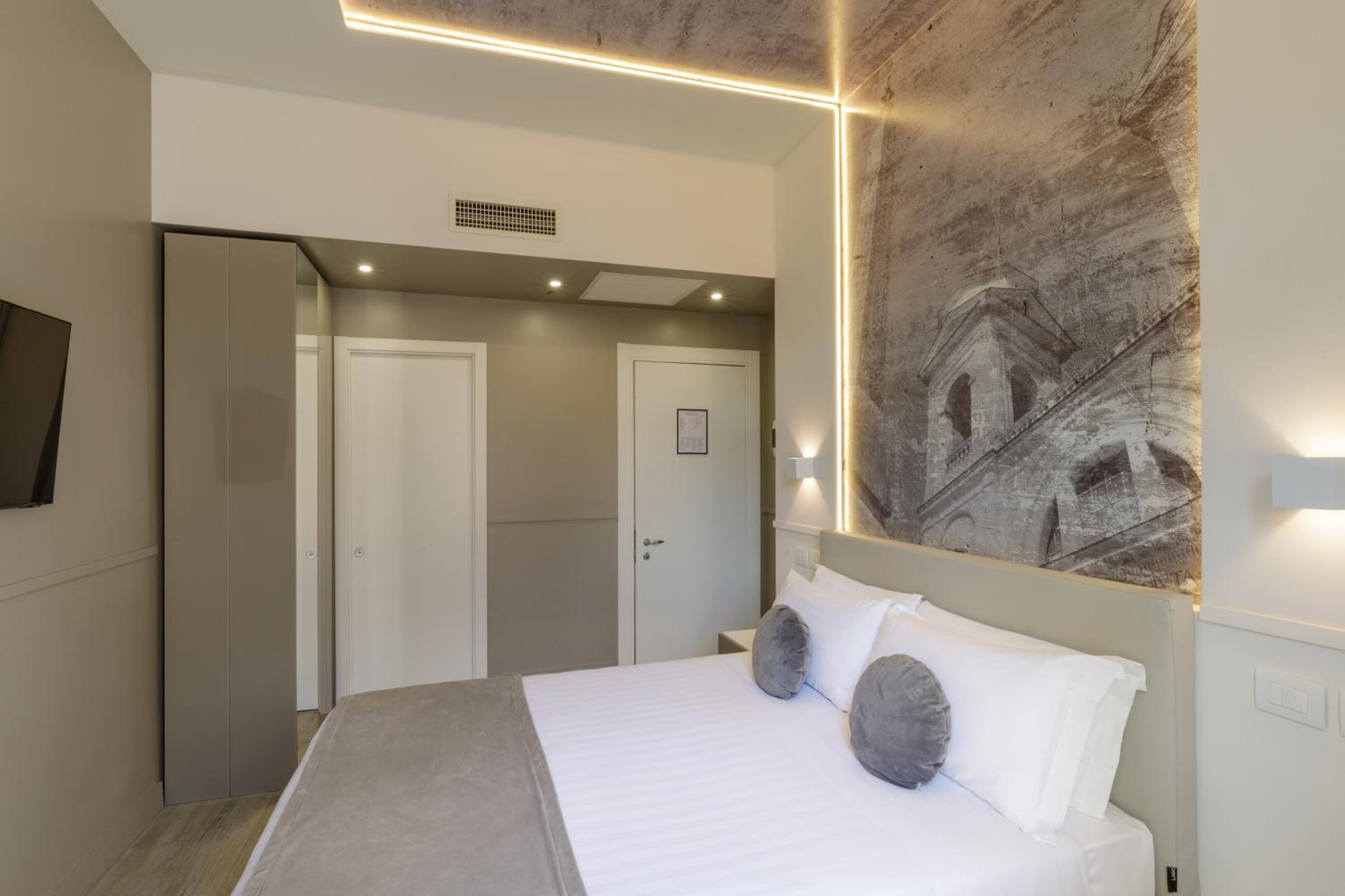 Double Room with Balcony photo 2