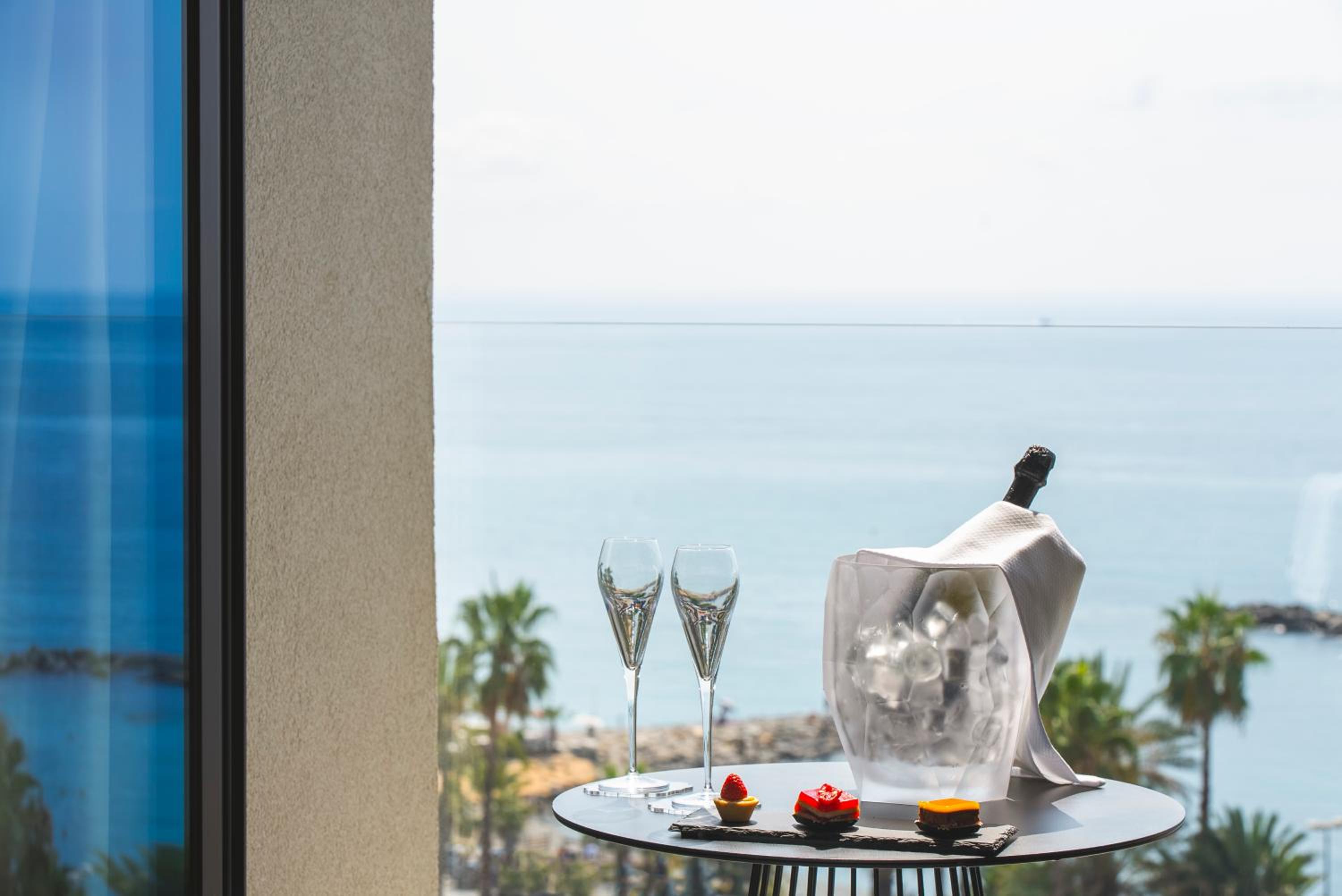 Suite with Sea View - Photo 4