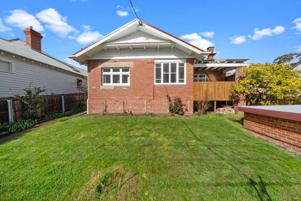 Three-Bedroom House photo 2