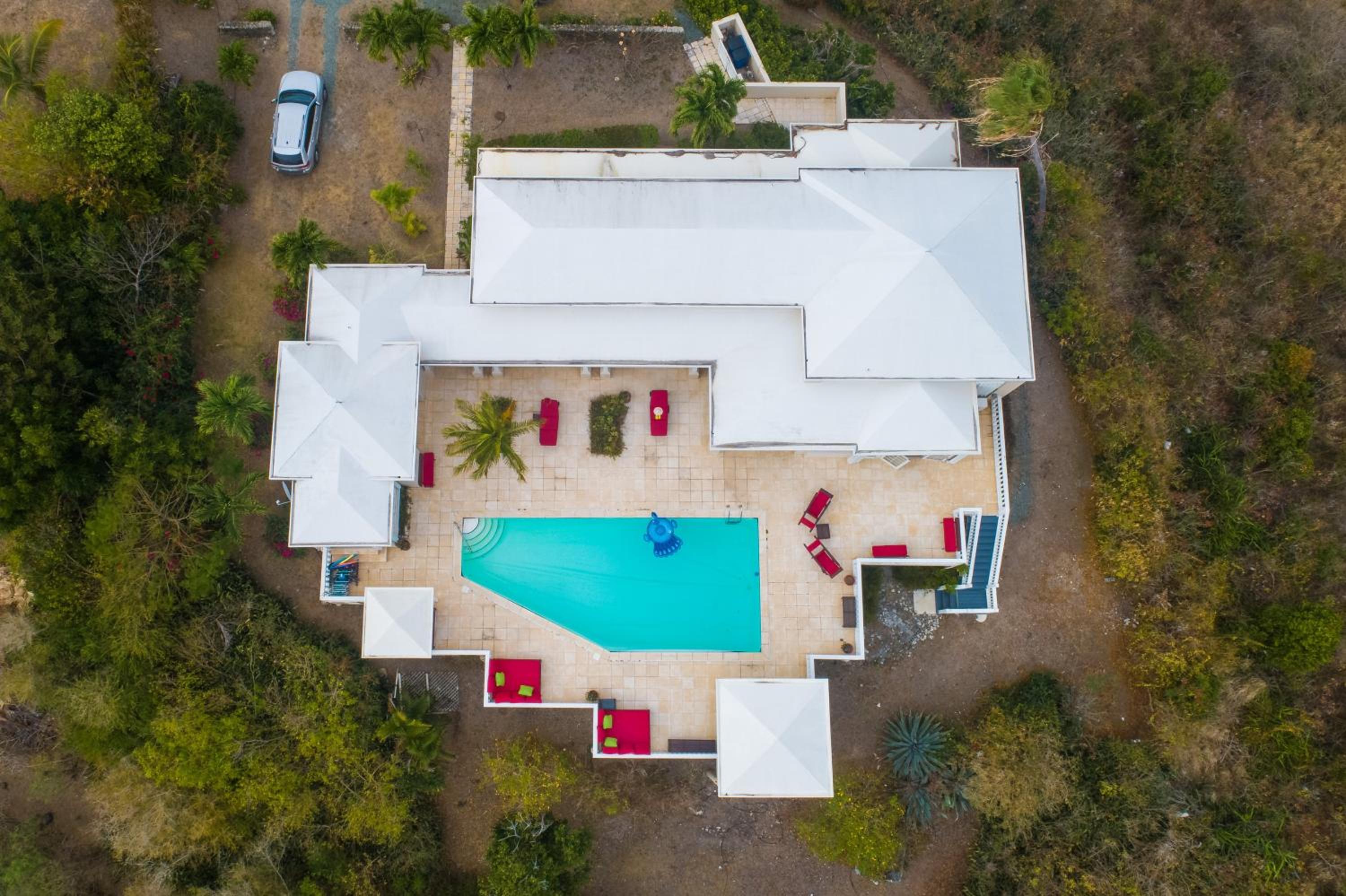Six-Bedroom Villa  photo 1