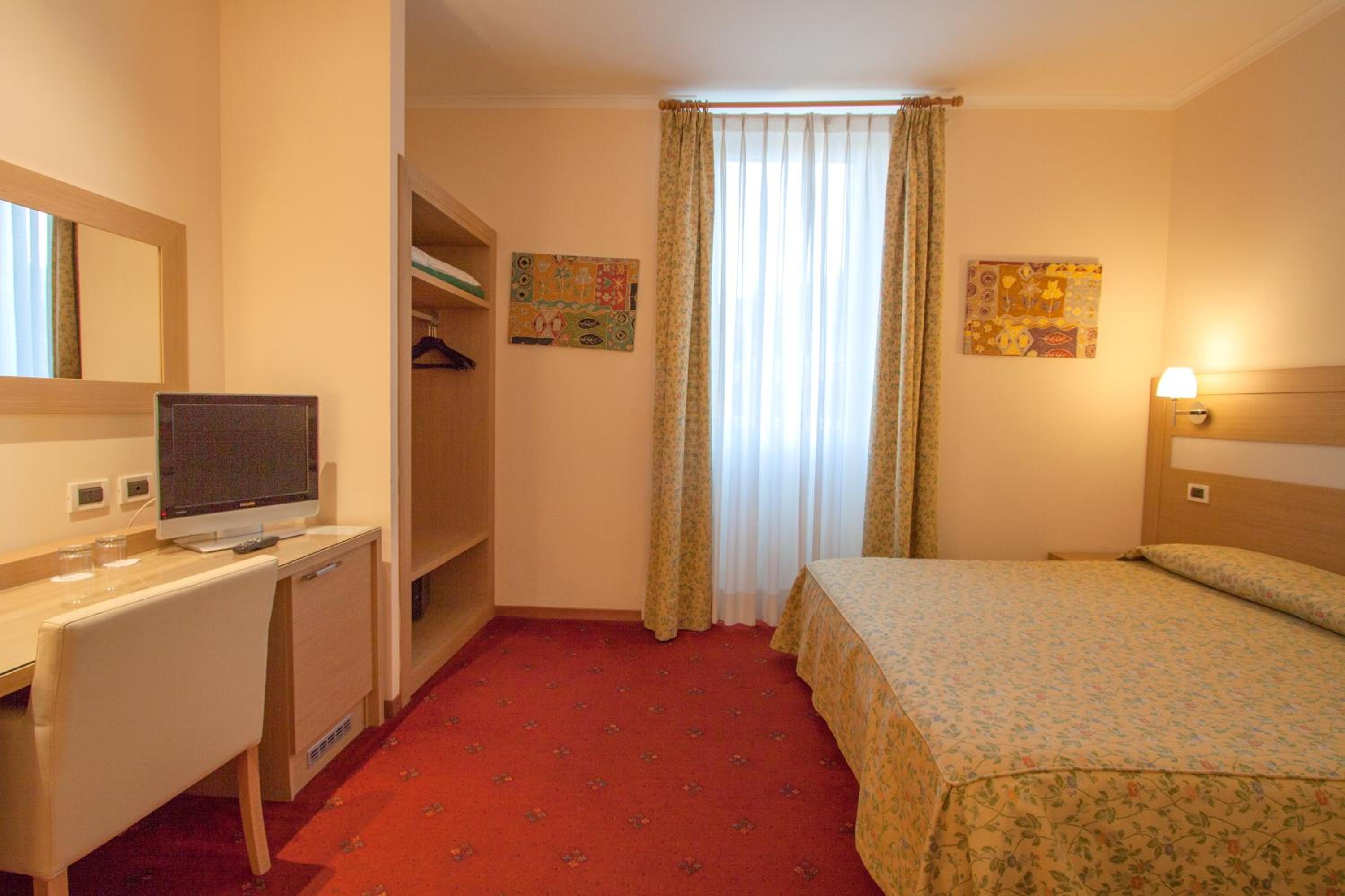 Double Room thumbnail 5