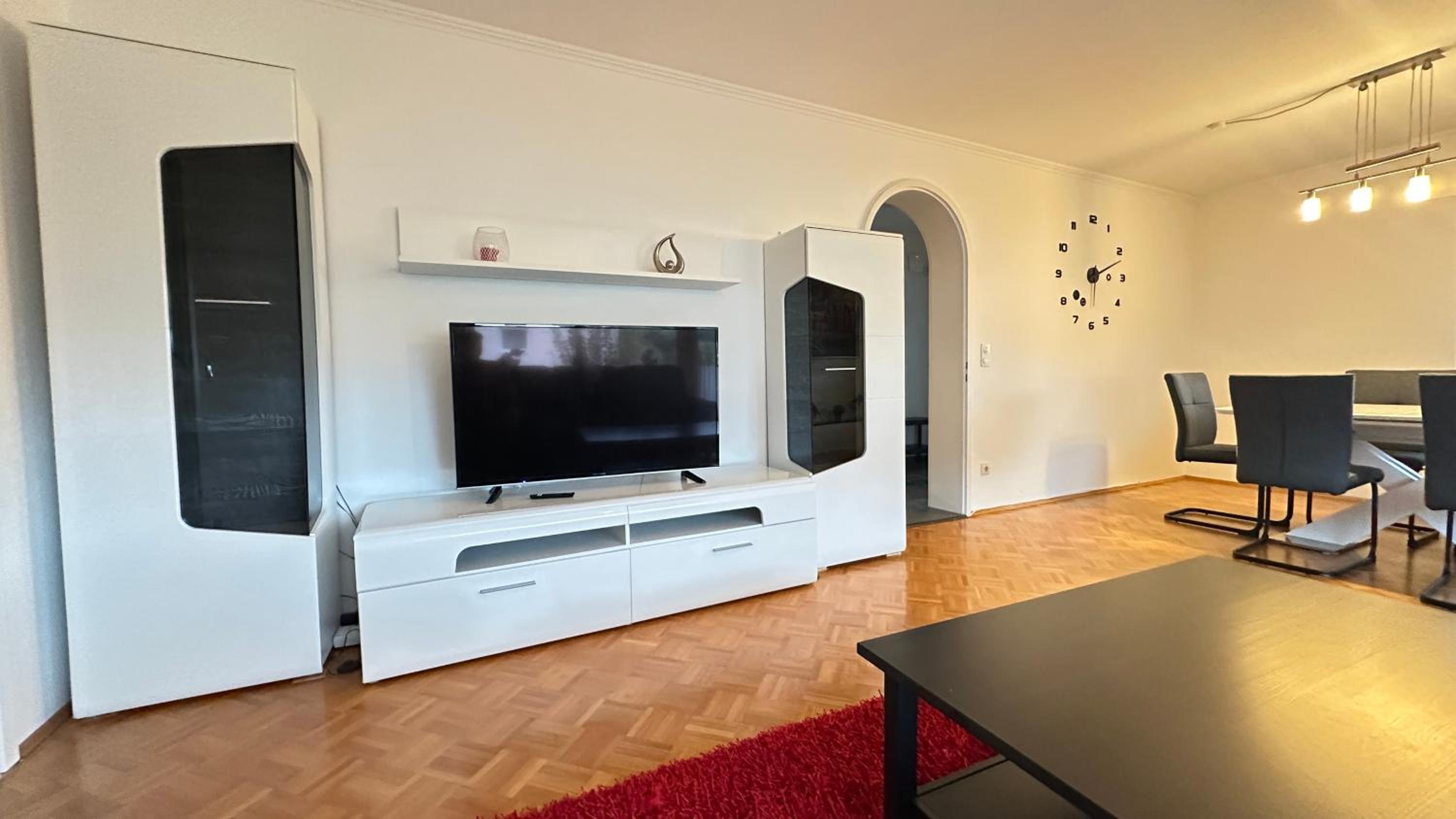 Three-Bedroom Apartment with Balcony photo 1