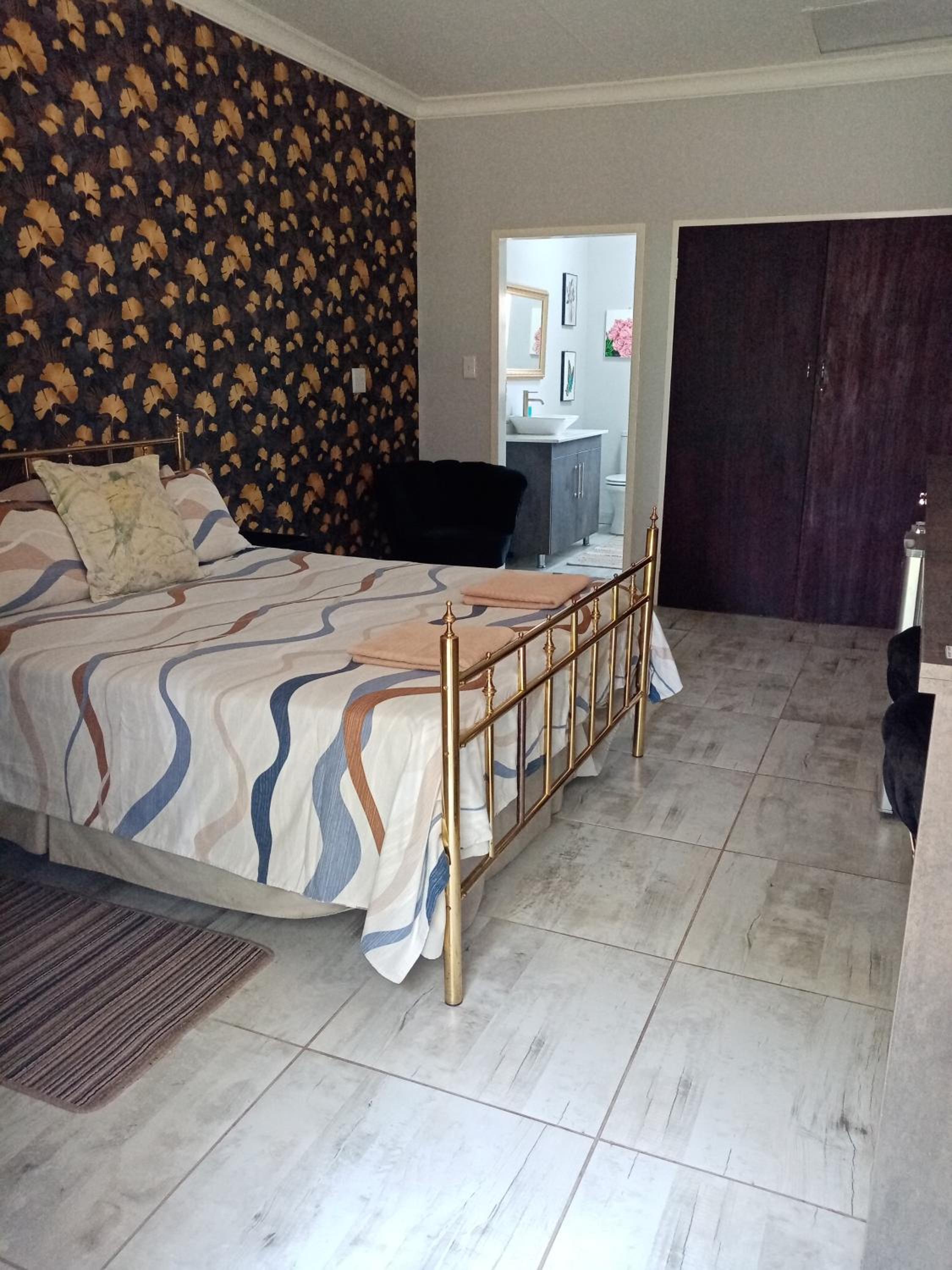 Double Room with Private Bathroom - Photo 1