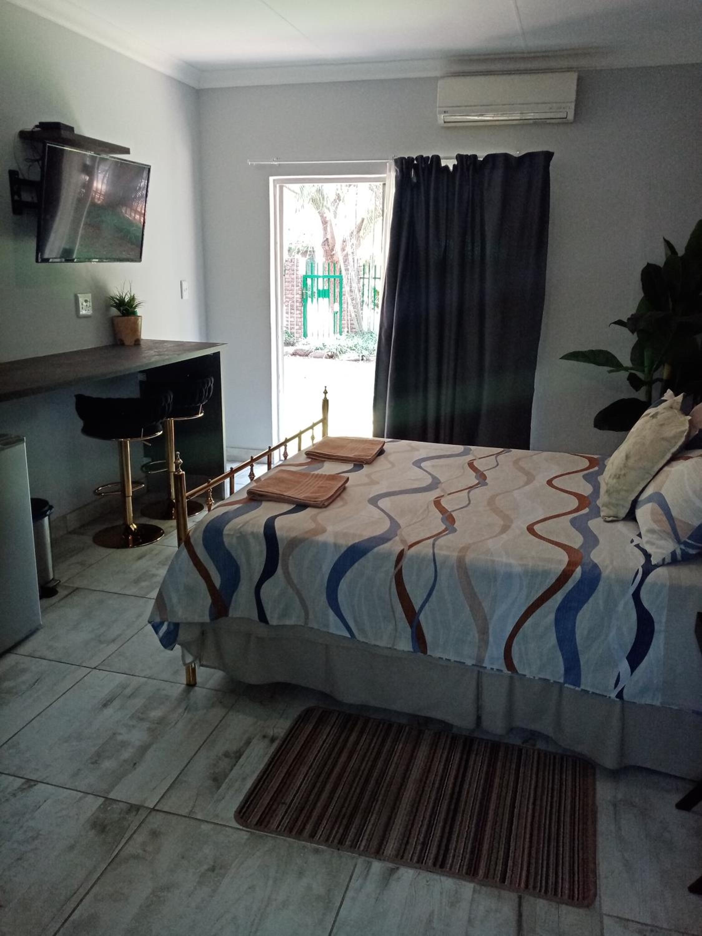 Double Room with Private Bathroom - Photo 6