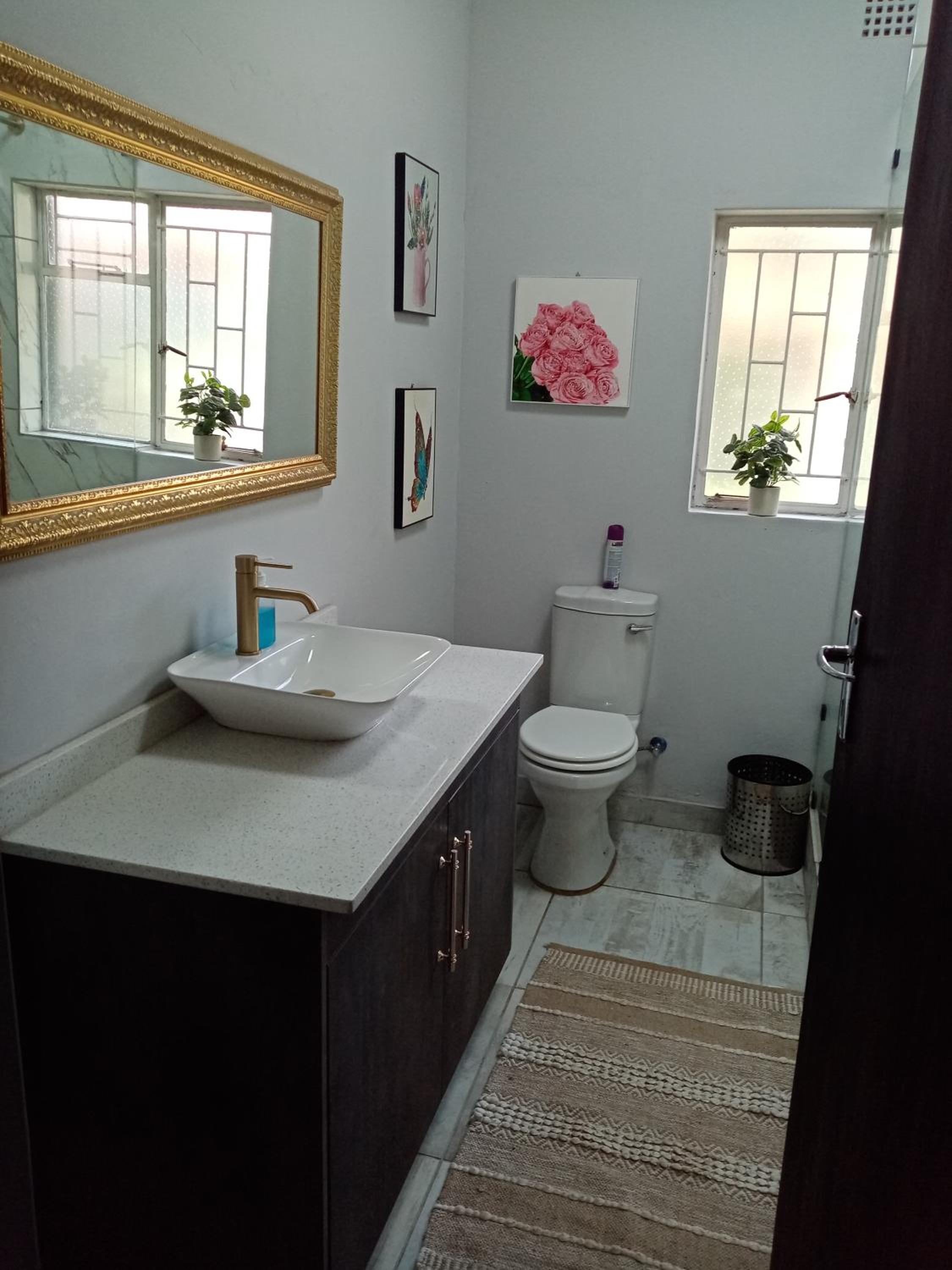 Double Room with Private Bathroom - Photo 8