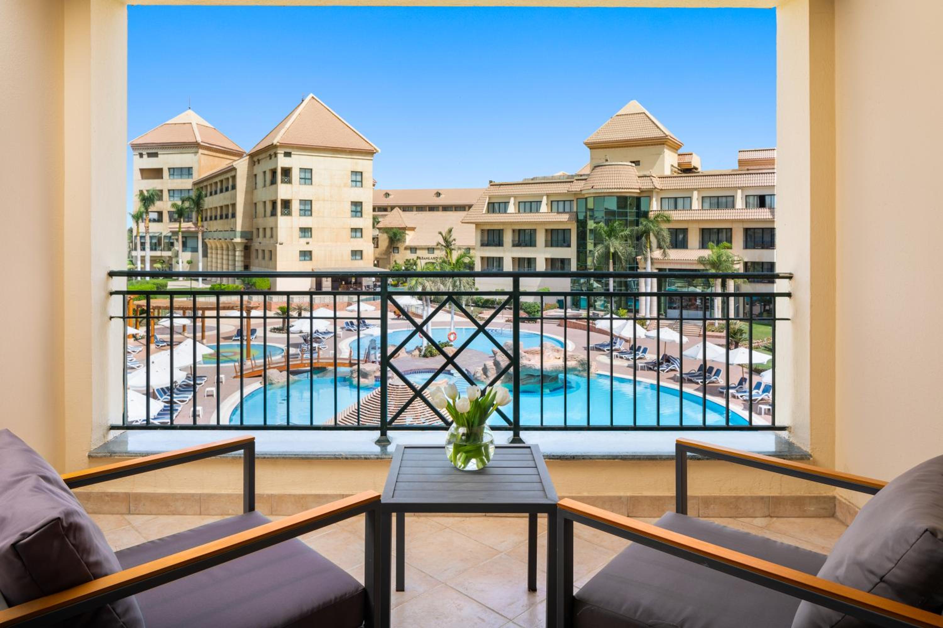 Superior Twin Room with Pool - Photo 4