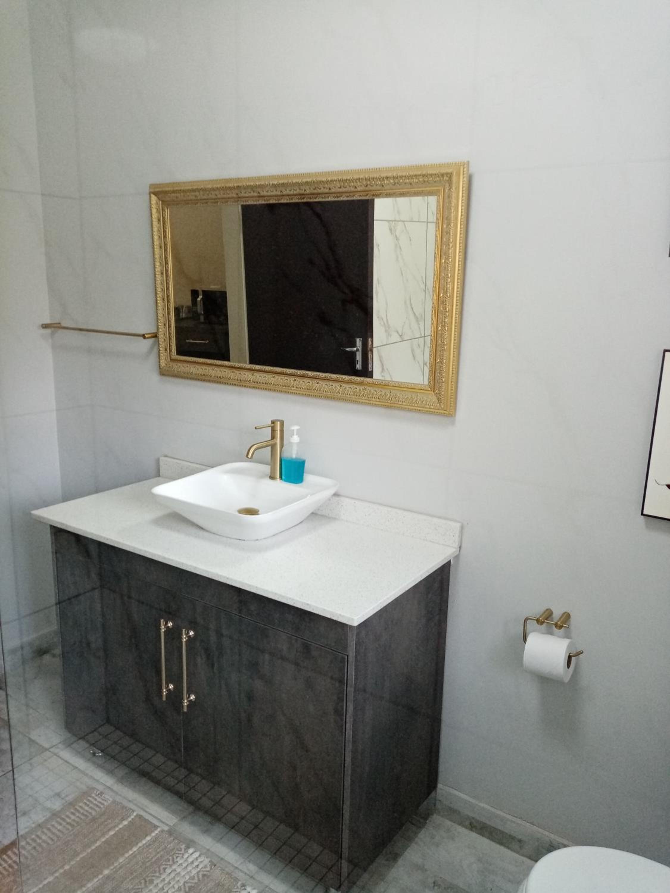 Double Room with Private Bathroom - Photo 10