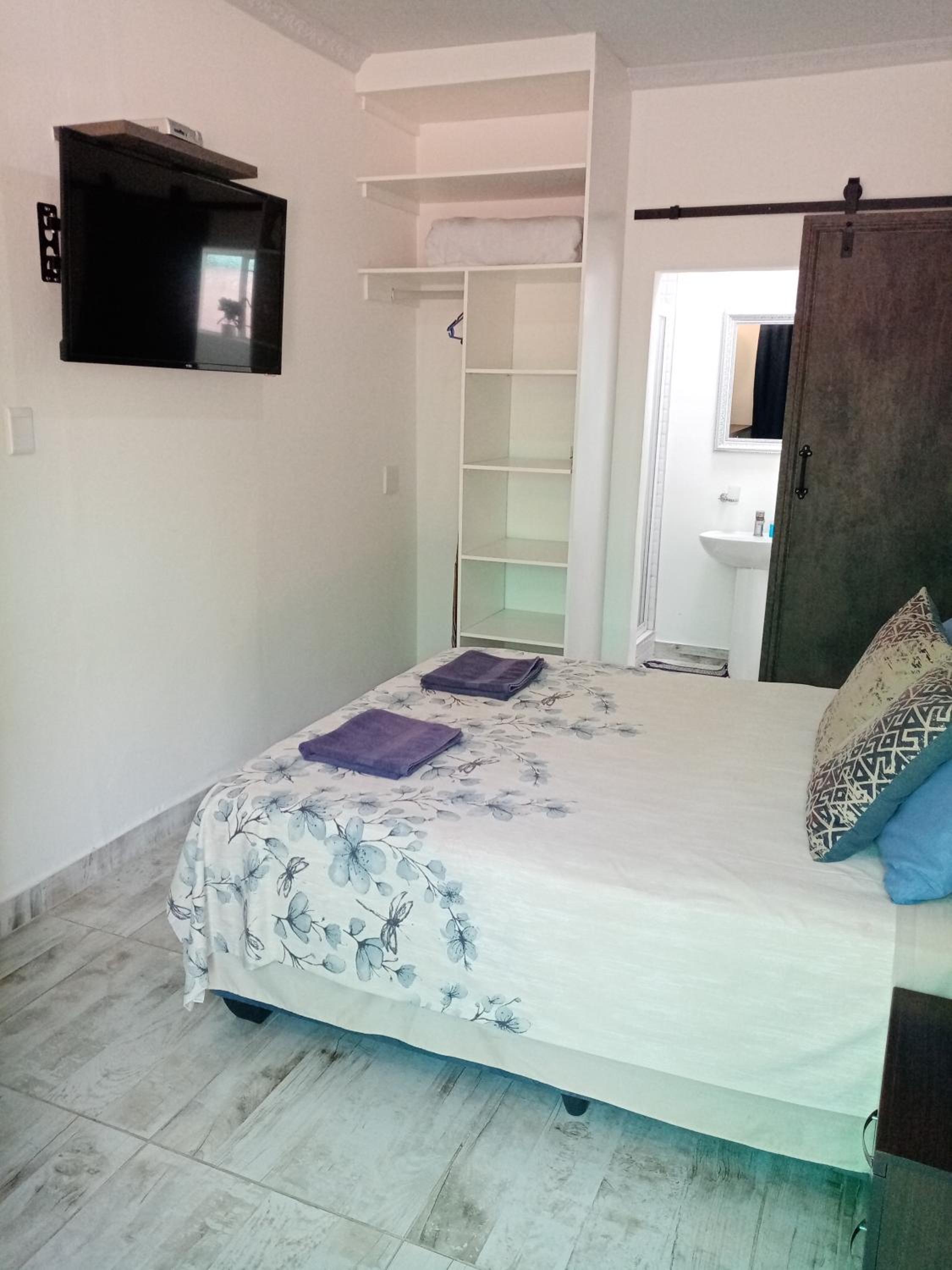Budget Double Room photo 2