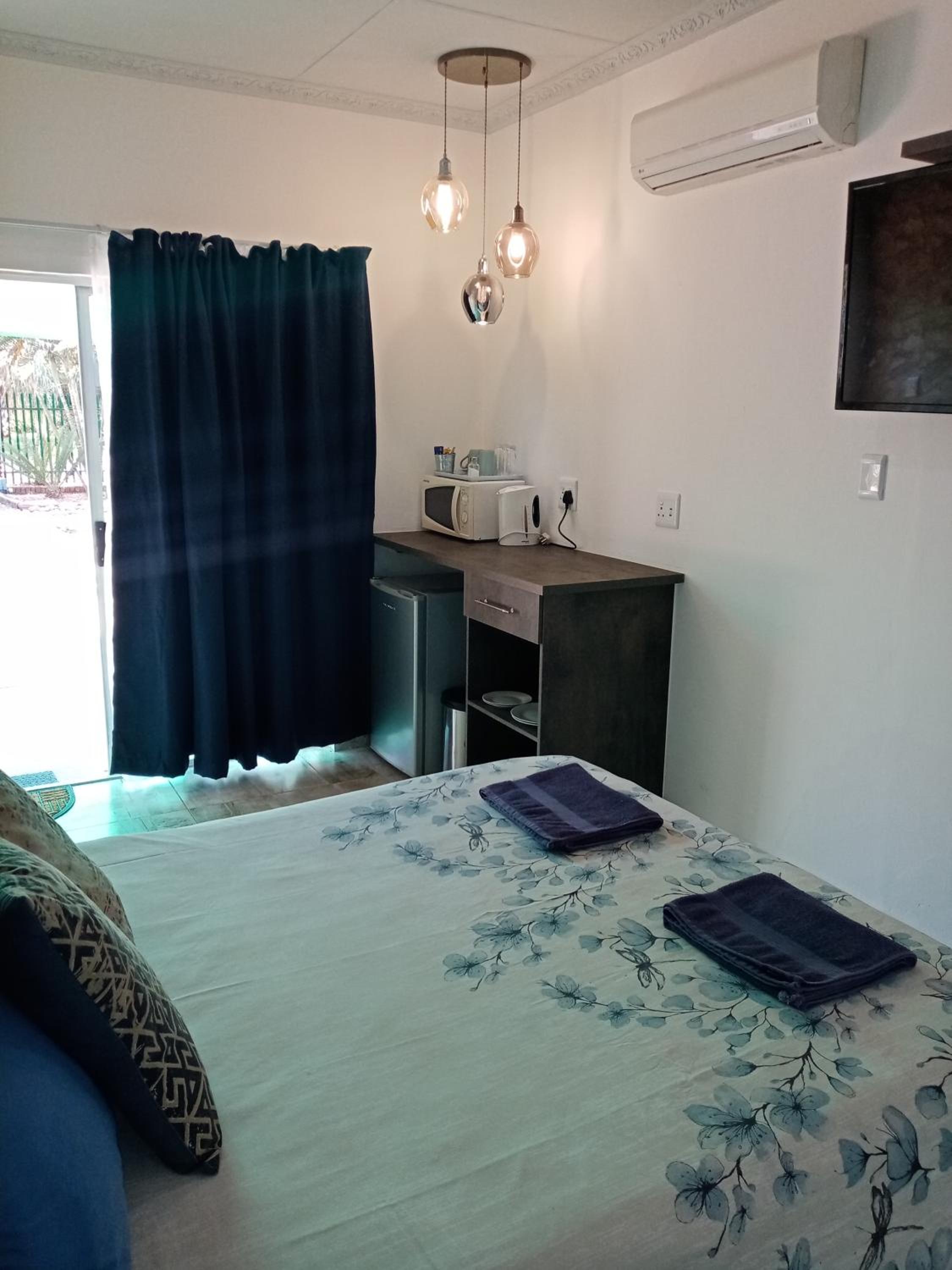 Budget Double Room photo 3