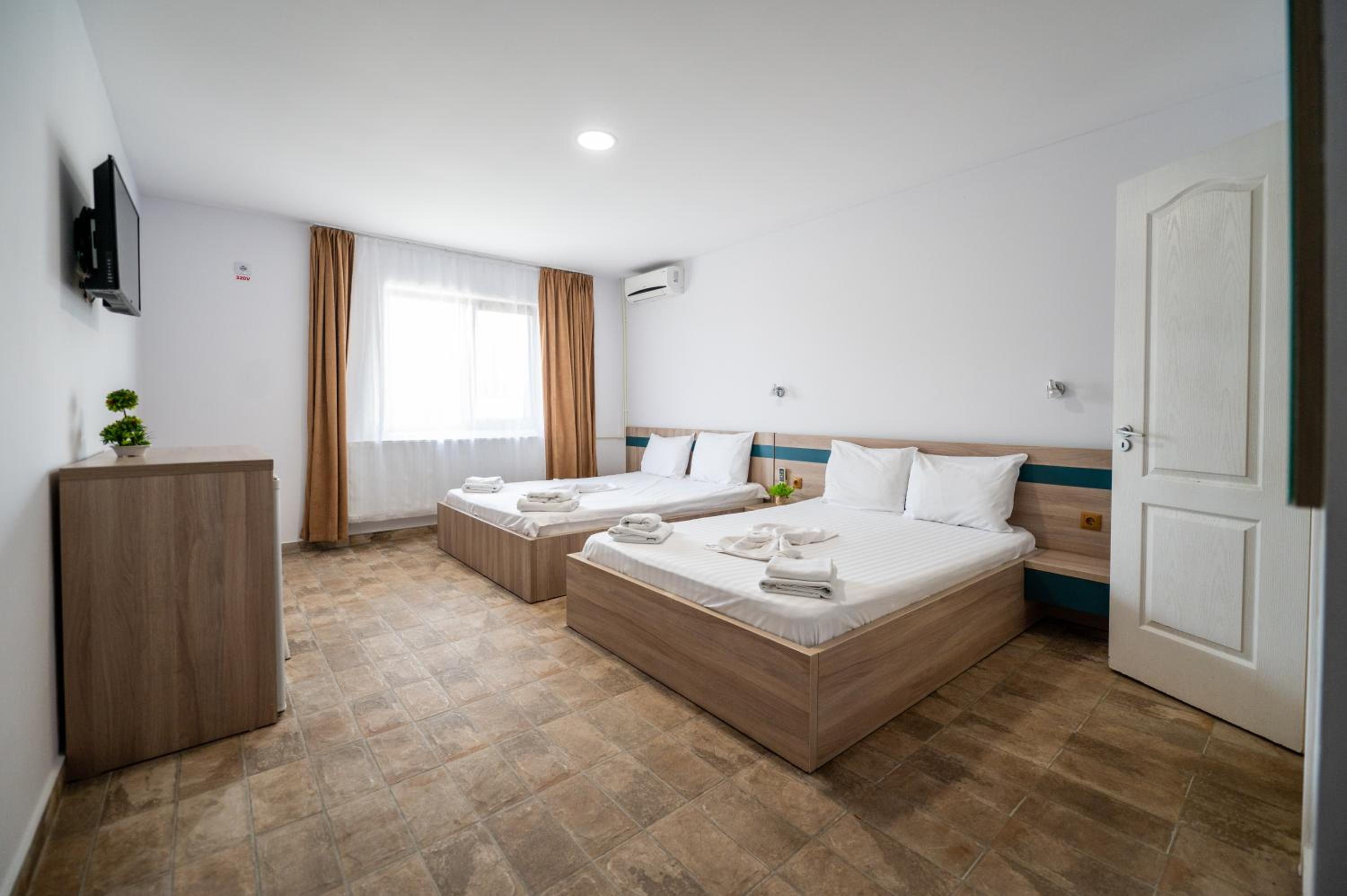 Quadruple Room With Private Bathroom photo 1
