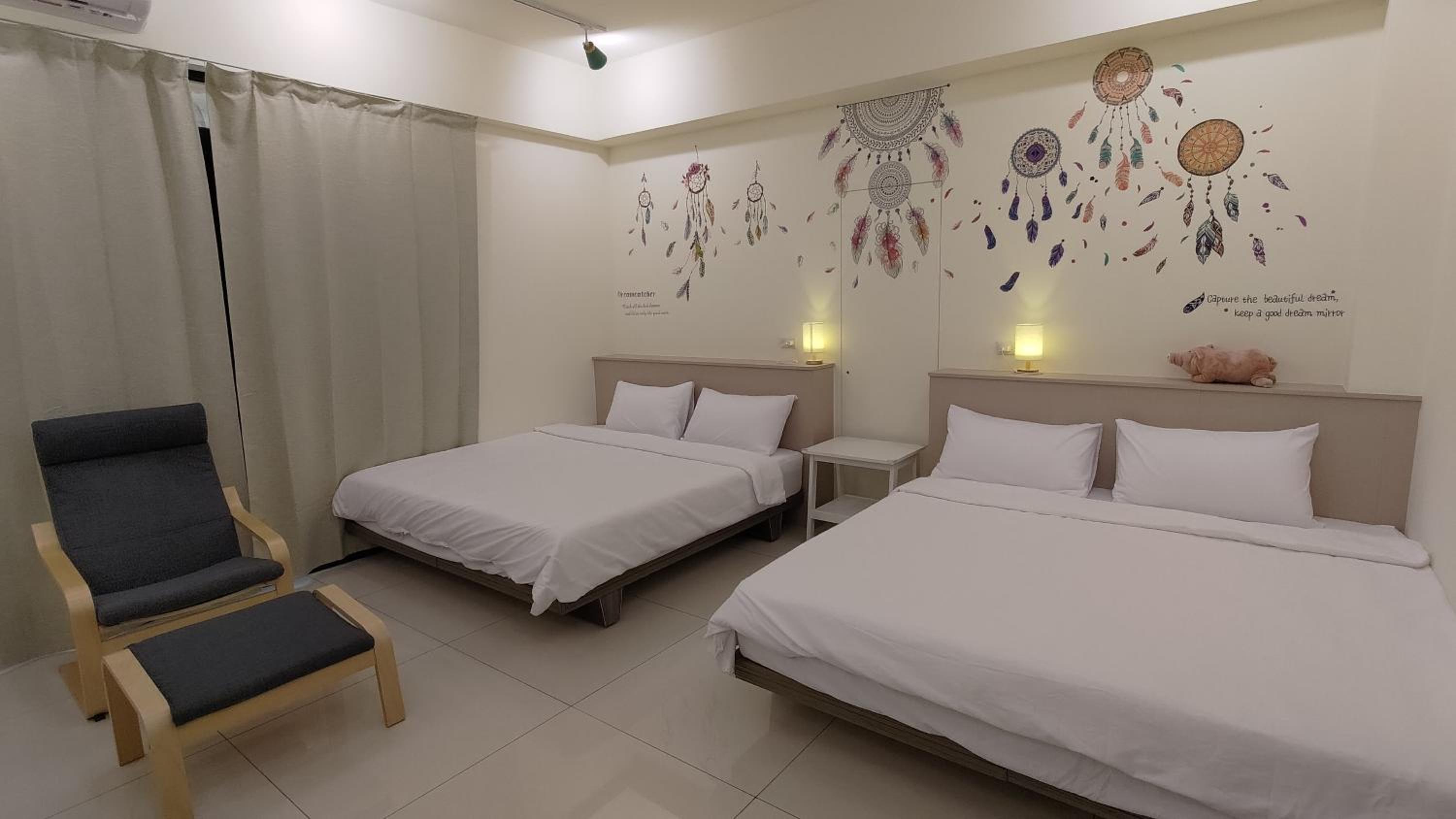 Queen Room with Two Queen Beds photo 1
